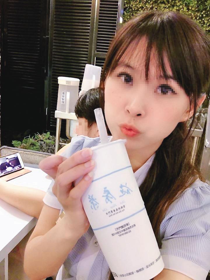 盛女長相甜美,被顧客稱為「最正代言人」,如今卻為愛叛逃,遠走他鄉。(翻攝臉書)