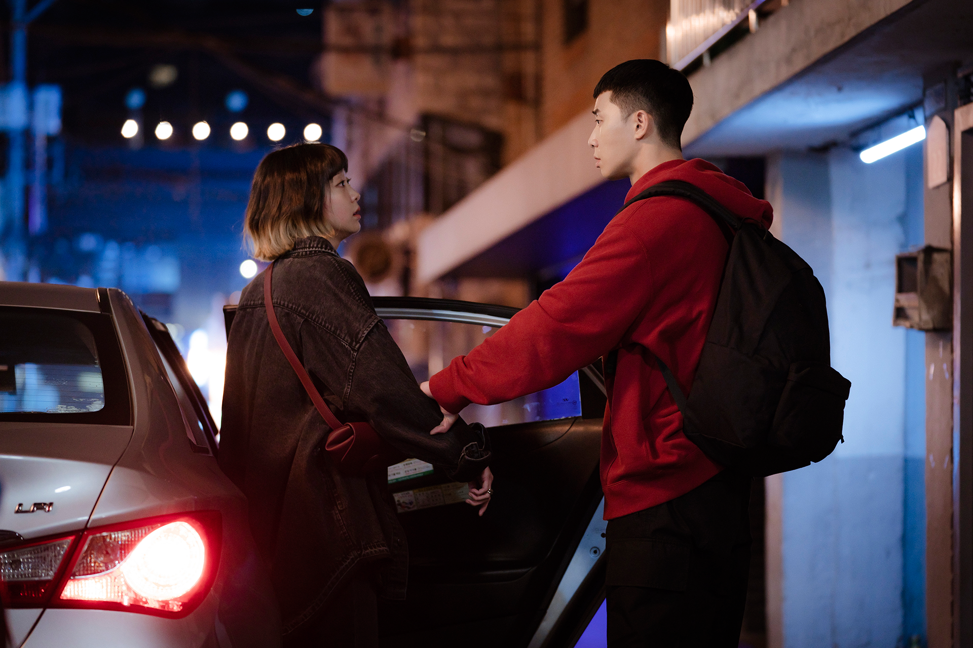 金多美（左）與朴敘俊在《梨泰院Class》對手戲超有火花。（Netflix提供）