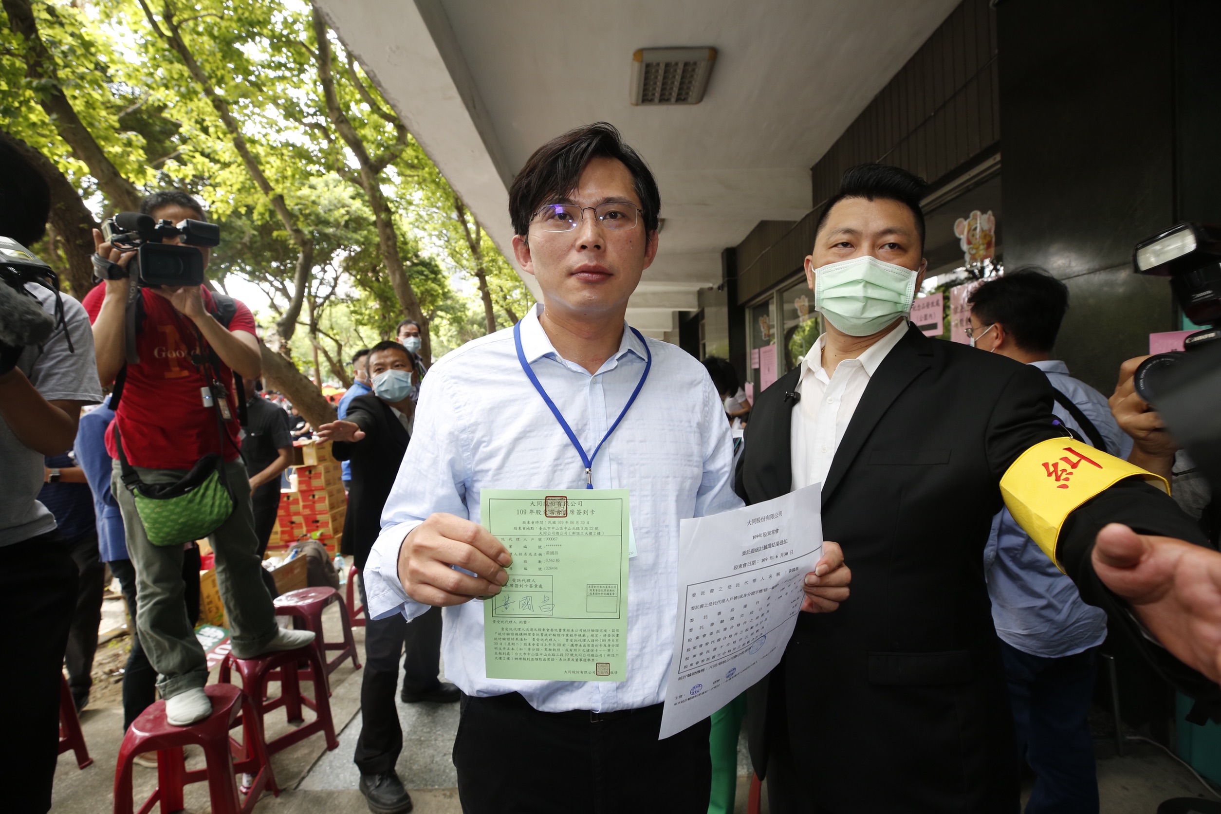 身為獨立董事候選人的前立委黃國昌今天現身大同股東會現場。