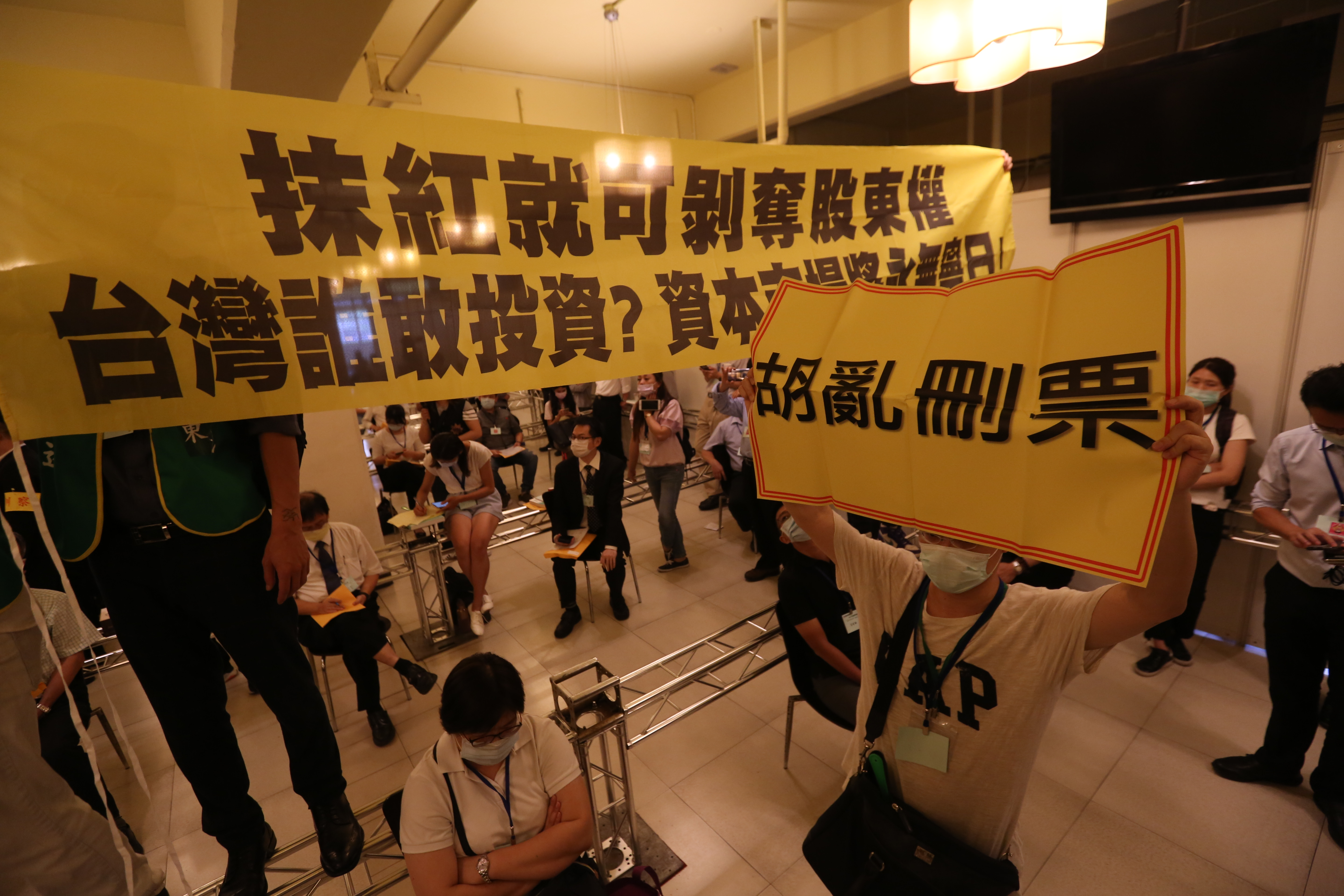 市場派報到時沒有拿到表決票,雙方在現場發生口角。