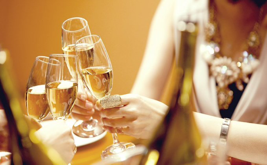 酒吧並不一定屬於日本人所說的「伴隨接待的飲食業」。（翻攝自推特）