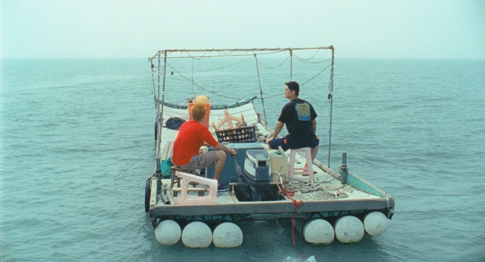 林龍吟希望《蚵豐村》的演員看起來要像漁民，因此要求他們學習開膠筏。（好威映象提供）