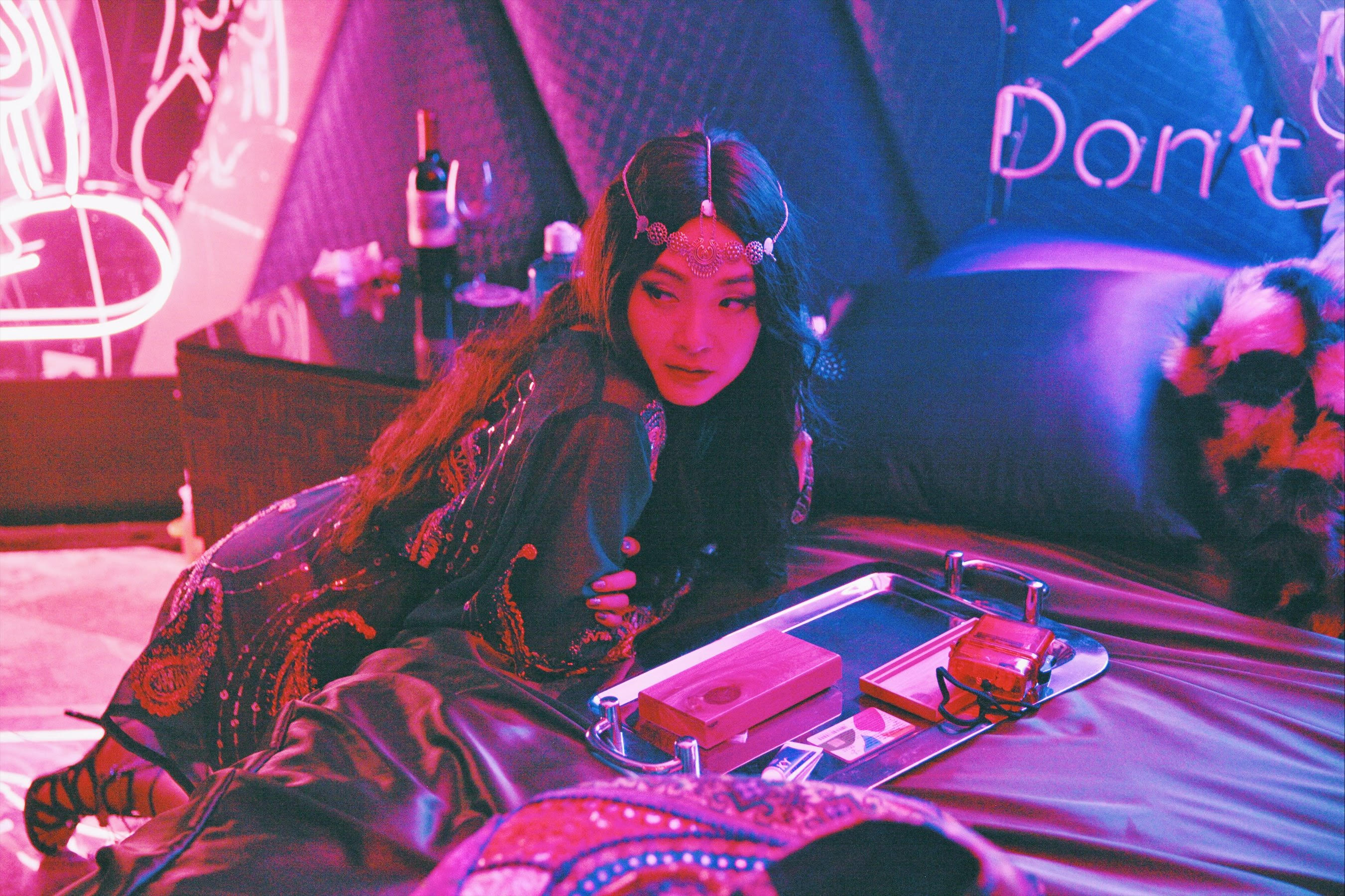 曾珮瑜在《破處》中飾演性工作者，有大膽挑逗的演出。（双喜電影提供）