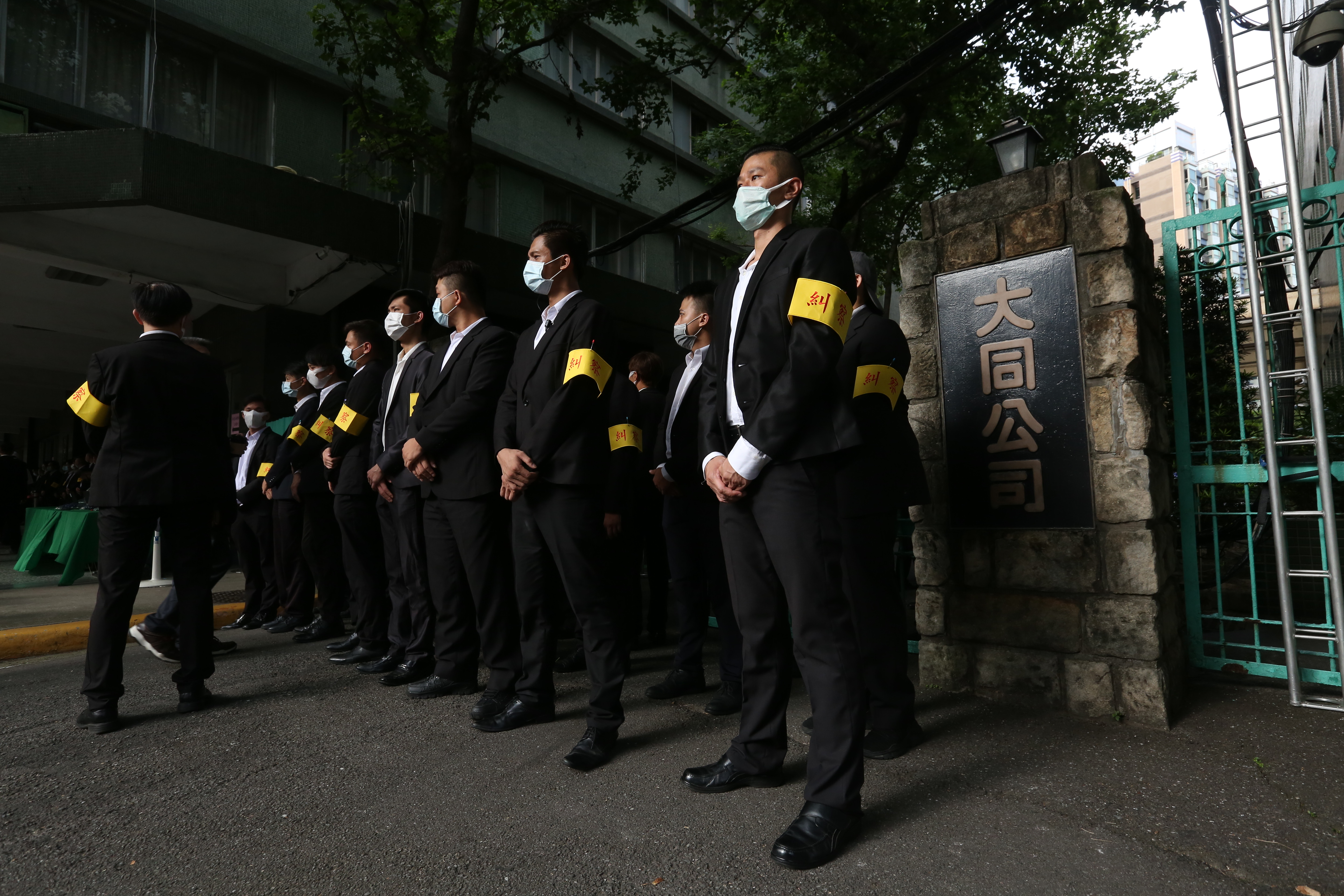 在一片噓聲中，林郭文艷宣布公司派提名的6名董事、3名獨董全當選，市場派全軍覆沒。