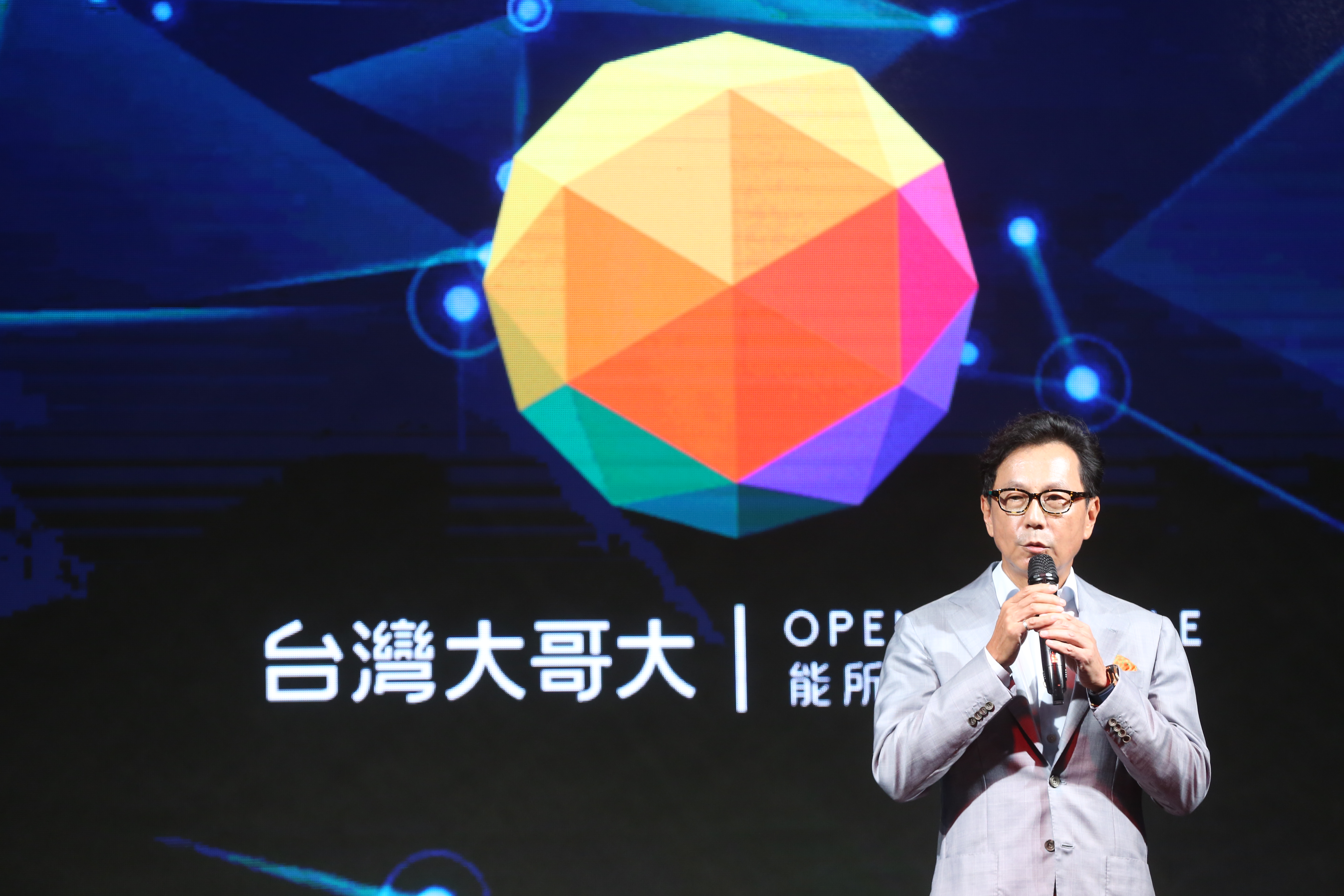 台灣大5G今天開台，蔡明忠喊出核心精神是Open Possible。