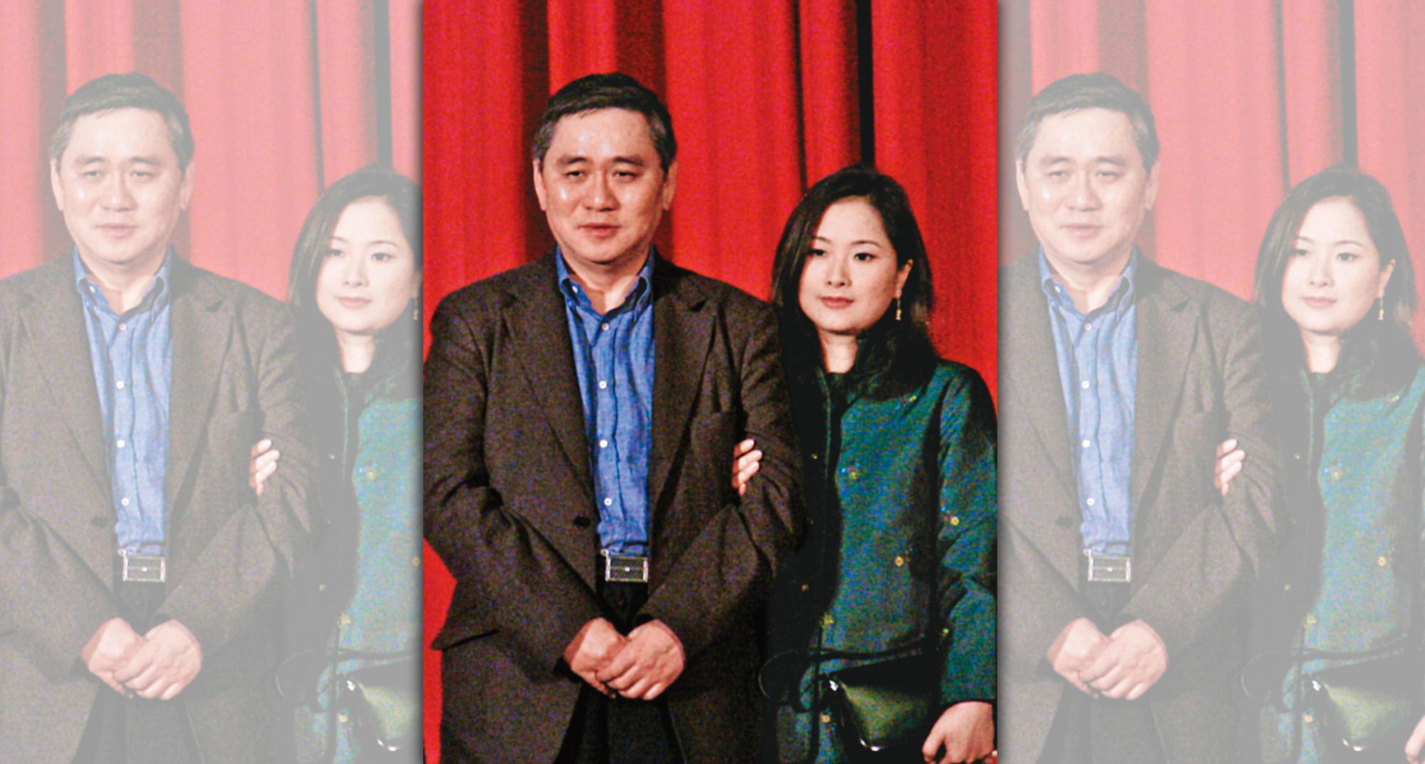 1995年間,呂安妮(右)與任教台大商研所的教授王文洋(左)爆發師生戀,王文洋為此和父親王永慶決裂而離開台塑,時隔22年後,2人傳出情變分手。(林筱穎攝,翻攝自狠攪社)