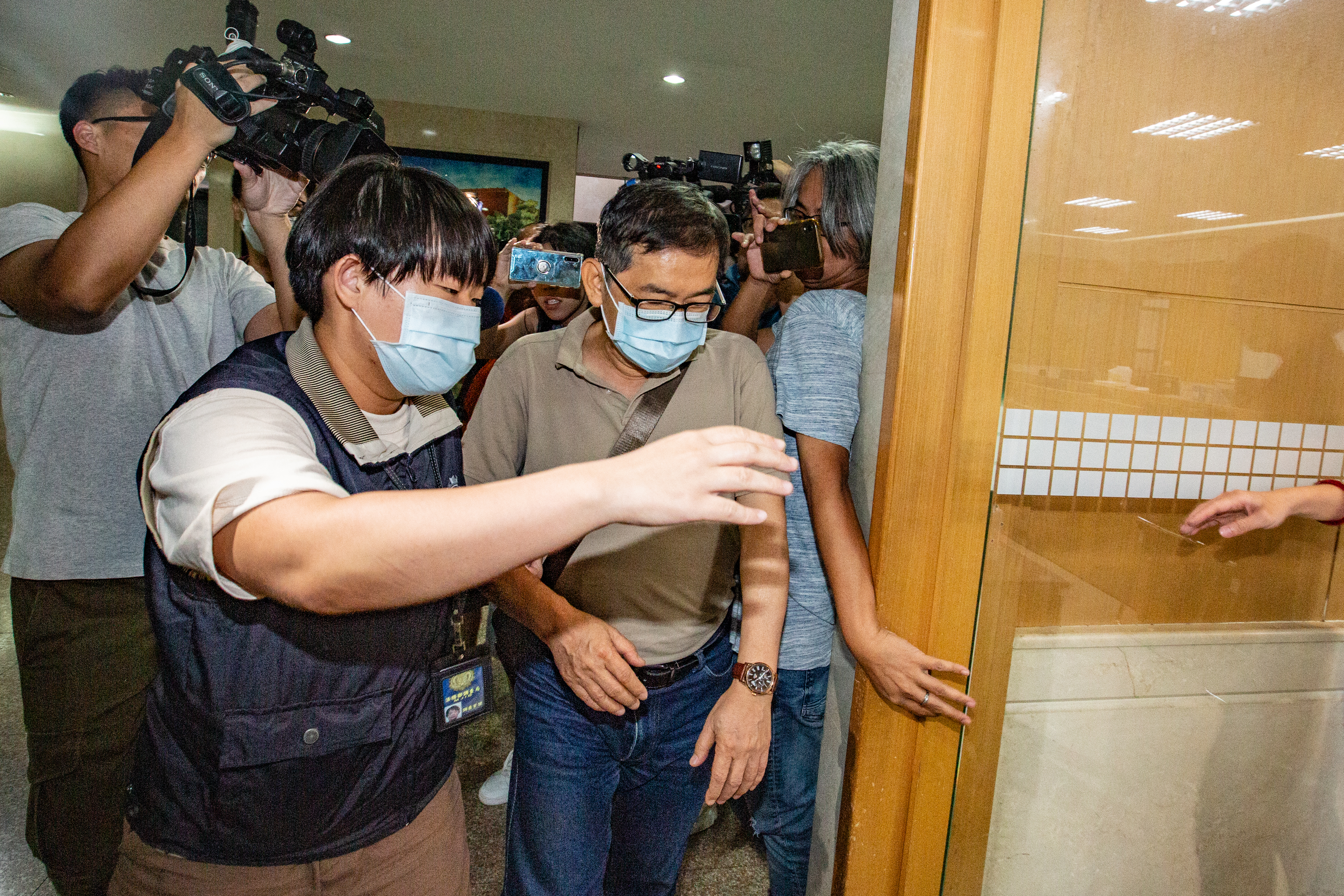 潤寅詐貸案爆出案外案,查出調查局專員郭詩晃涉嫌索賄500萬。