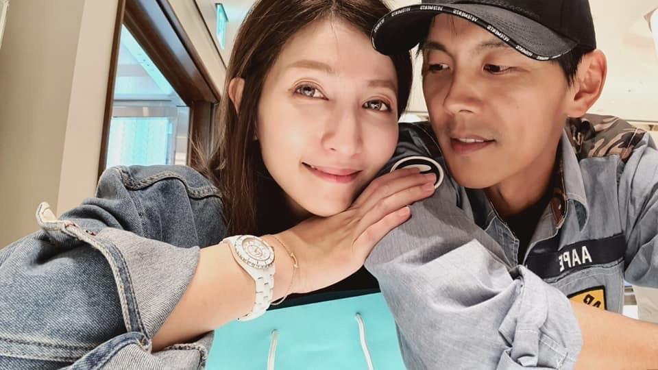 阿翔斷開不倫後，與Garce修補夫妻關係，比往日更常刻意曬甜照。（翻攝自陳秉立臉書）