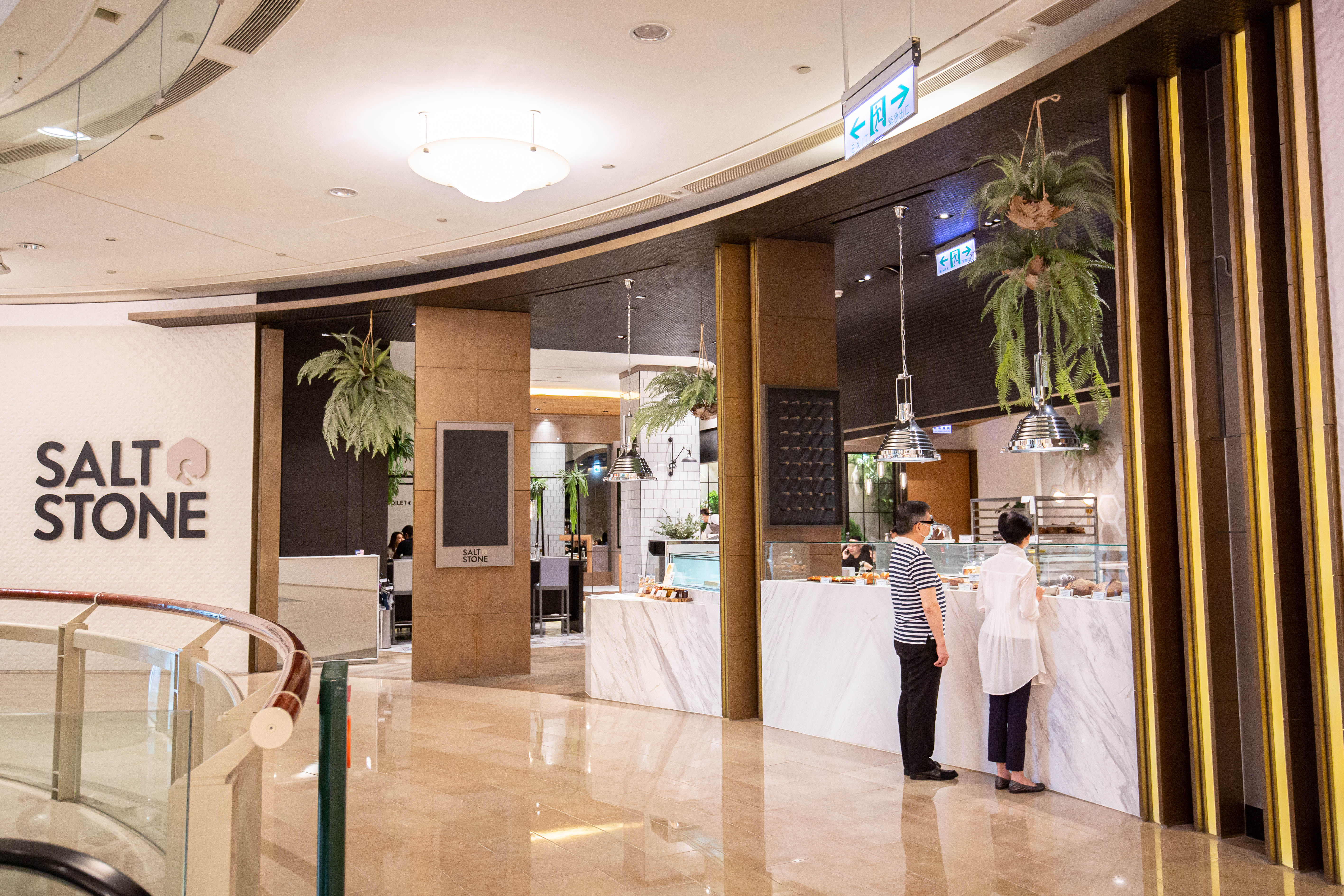 「Salt & Stone」也販售自家烘焙麵包,方便客人外帶。