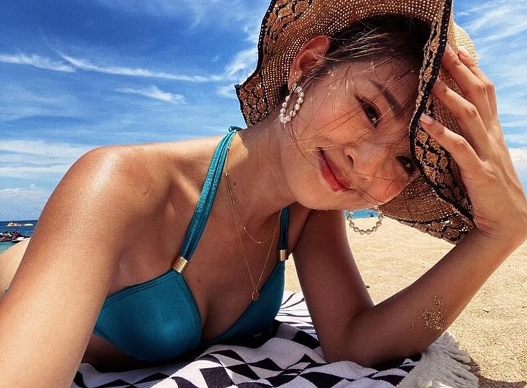 趙筱葳在澎湖隘門沙灘大曬好身材。（翻攝自趙筱葳臉書）