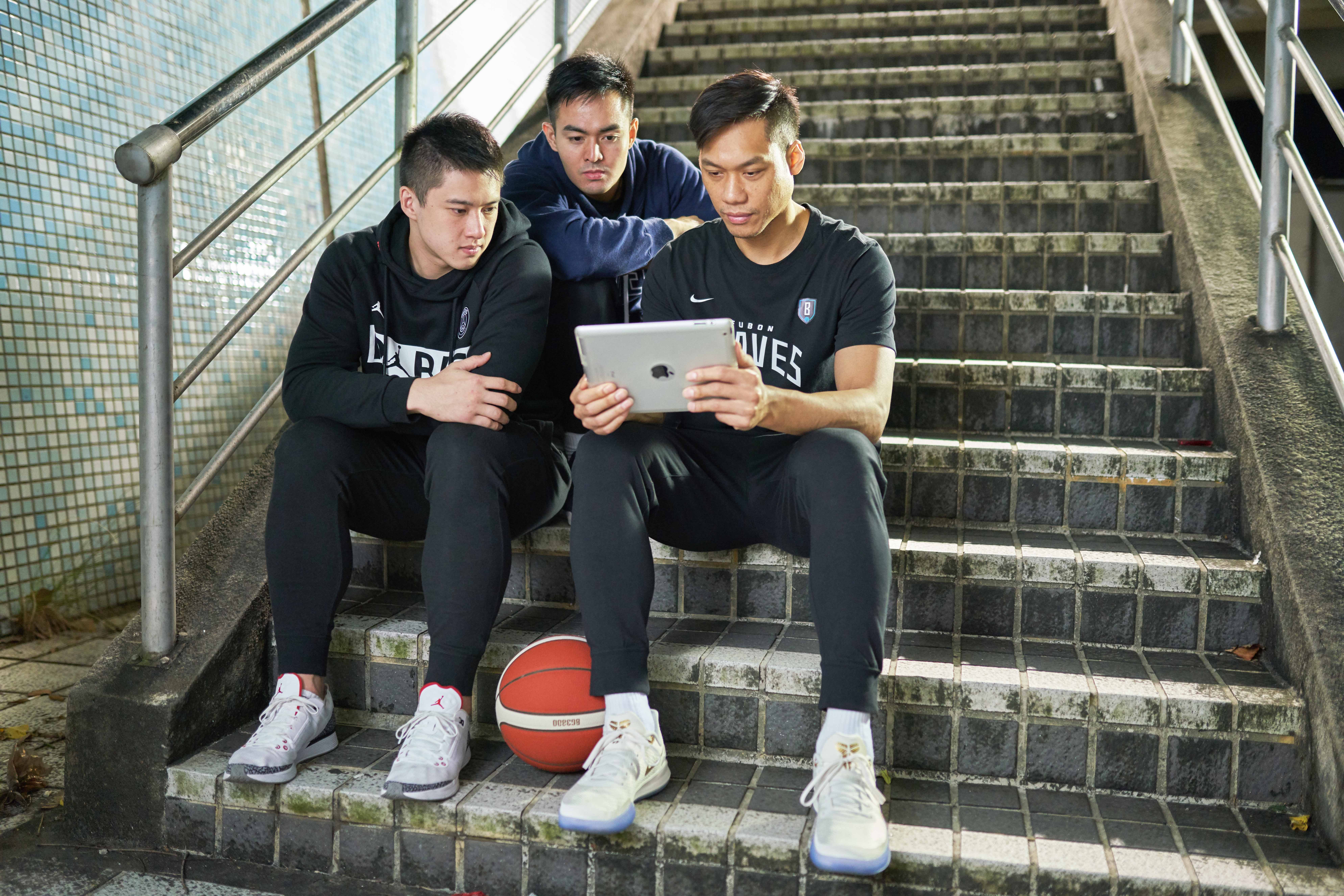 《違反校規的跳投》富邦勇士隊球員林志傑（右）、張伯維（中）、林冠均（左）以球員身份參與演出。（七十六号原子提供）