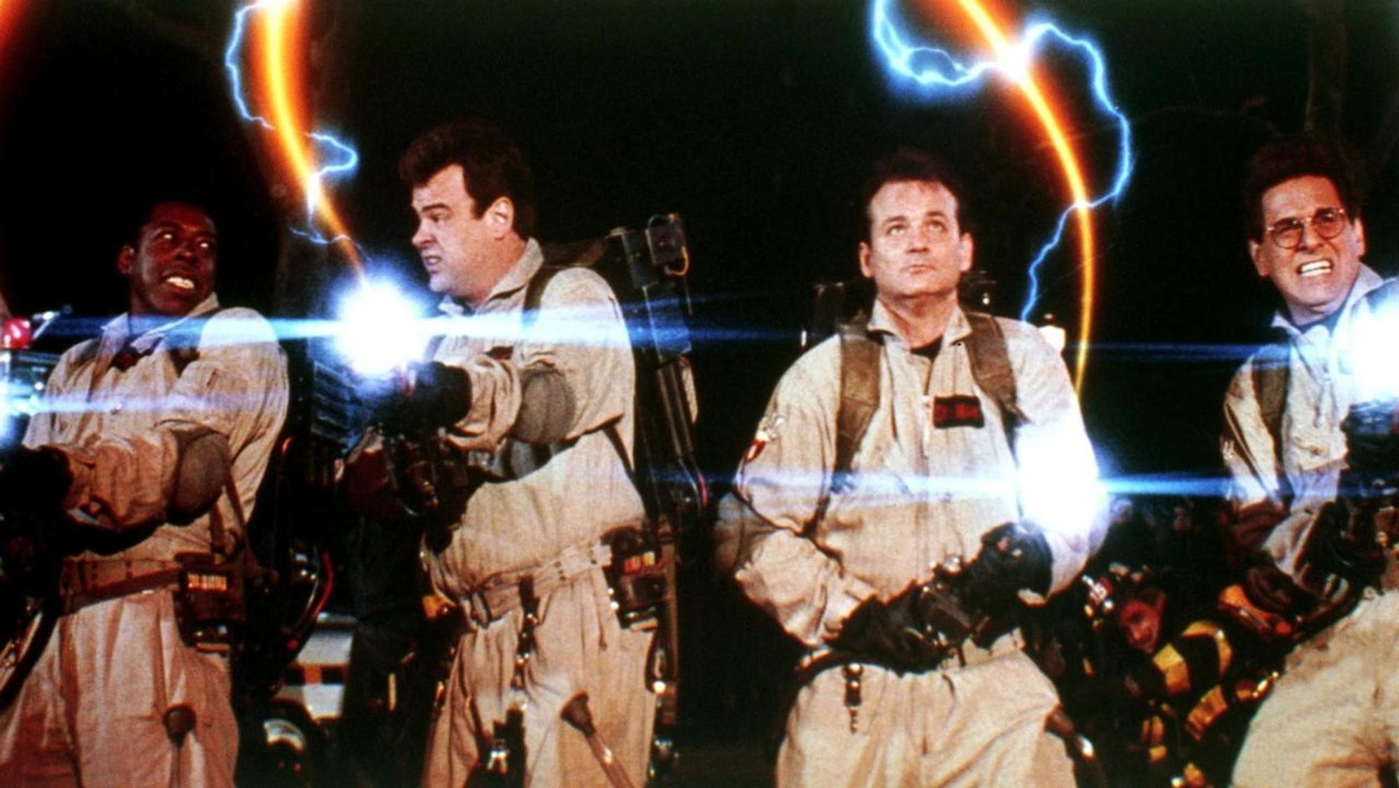 1984年版的《魔鬼剋星》締造不少美國流行文化，像是穿著卡其工作服抓鬼，就有被其他作品致敬模仿。（索尼提供）