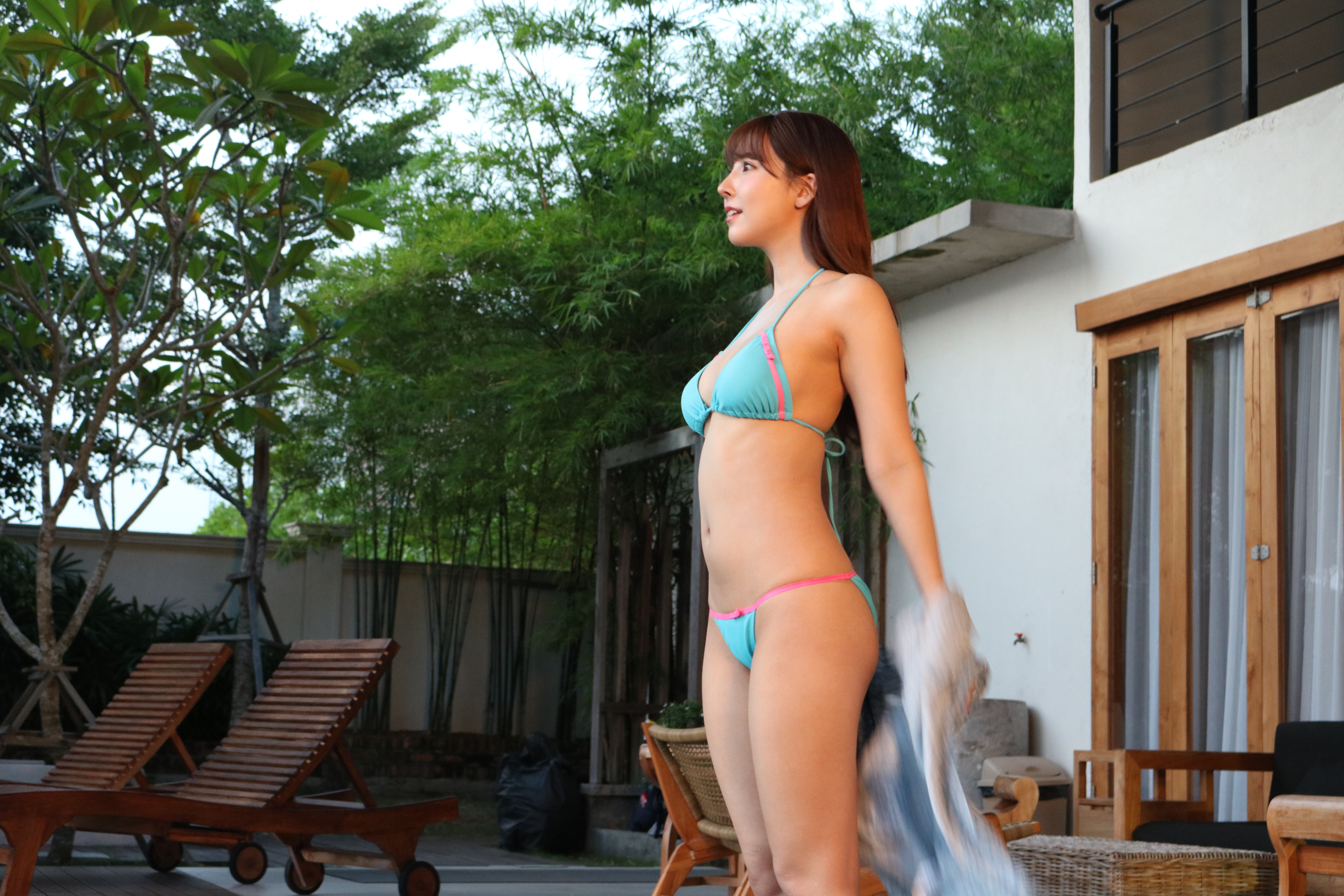 三上悠亞身材姣好，是許多人心目中的暗黑女神。（亞洲通文創提供）