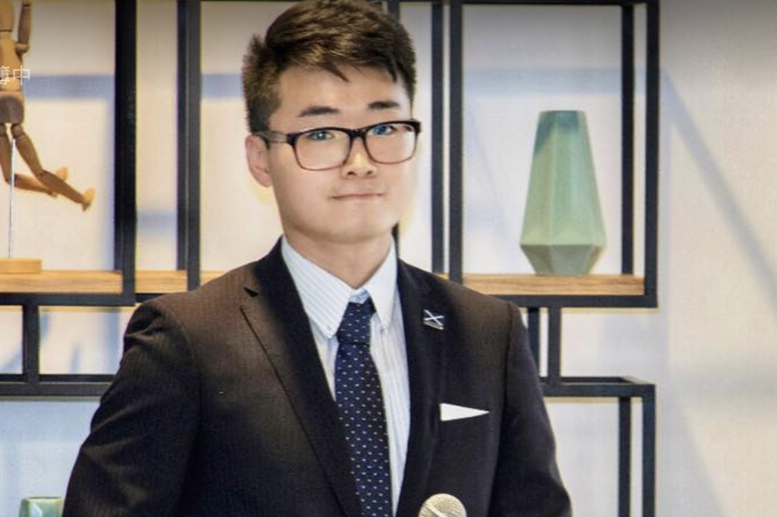 英國駐港總領事館前職員鄭文傑於臉書表示，他的英國政治庇護申請已通過。（翻攝鄭文傑臉書）