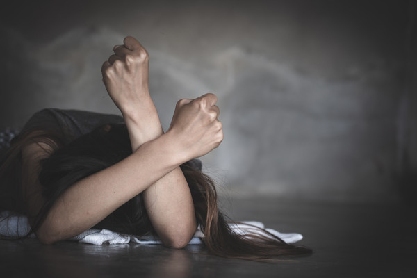 新竹縣消防局陳姓值勤員，性侵未成年少女，示意圖。（翻攝自免費圖庫）