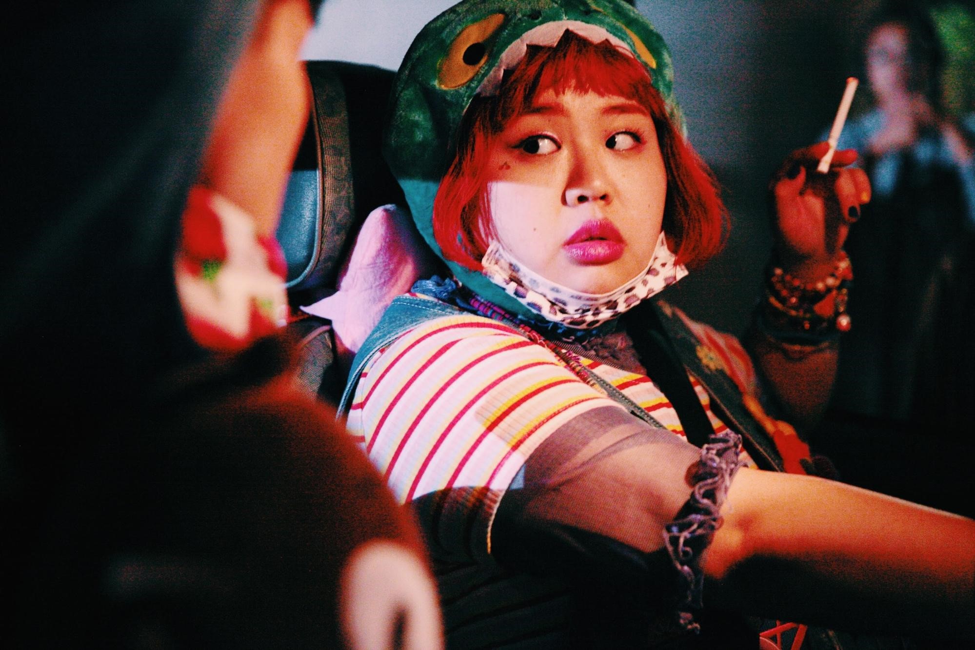 郭文頤因為演出《破處》特別學習開車、體驗夜市擺攤生活。（双喜電影提供）