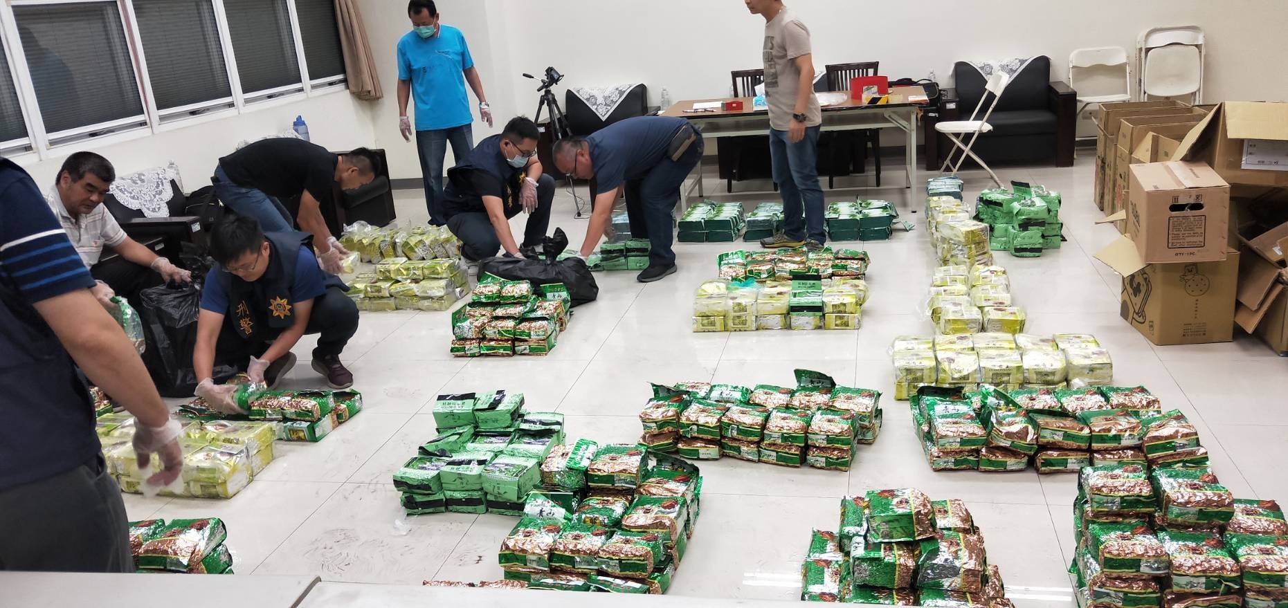 檢警查獲2、3級毒品安非他命、K他命。（海巡署提供）