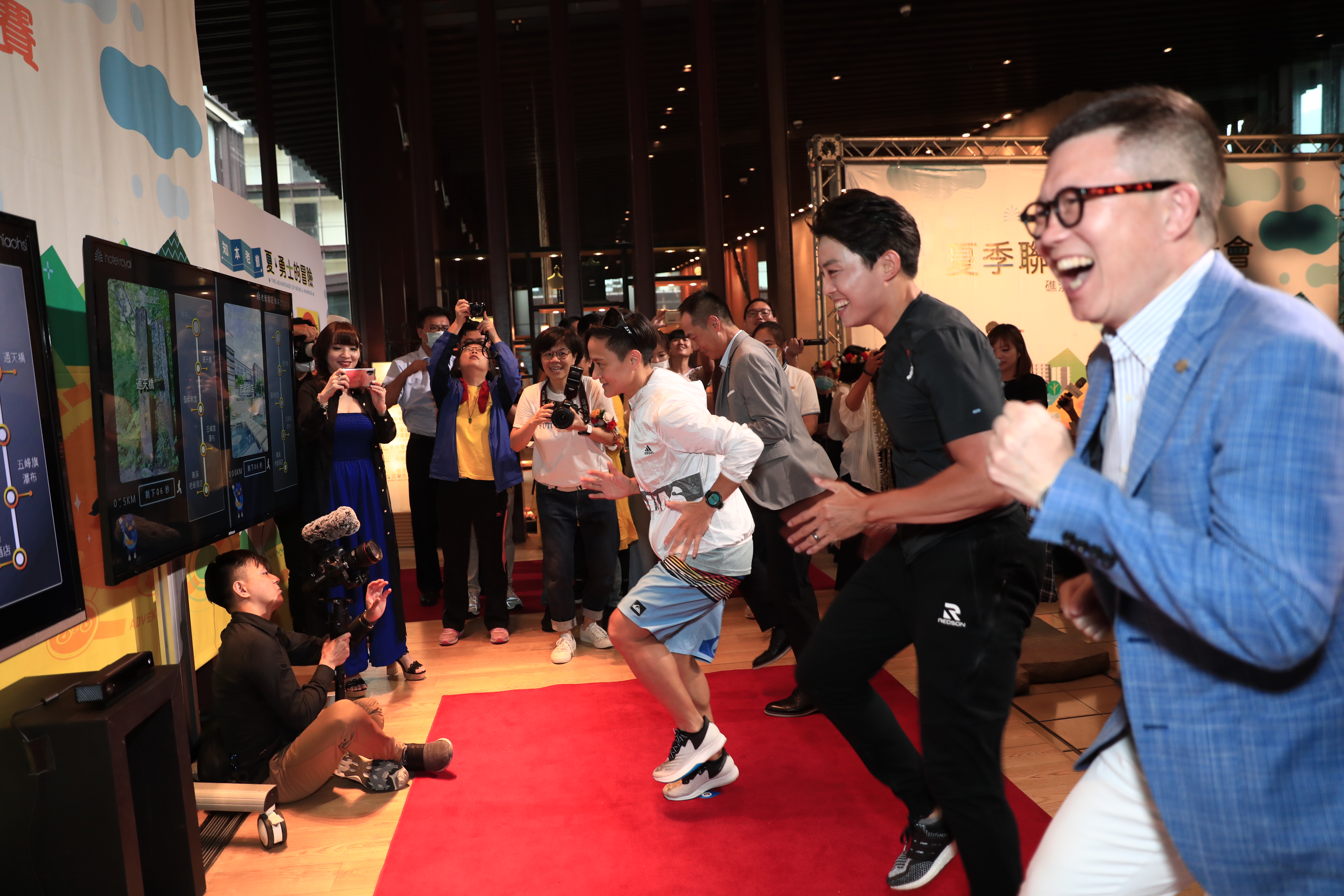 在礁溪老爺酒店大廳，就能競速登上抹茶山。（老爺提供）