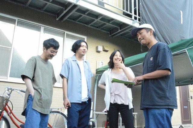 三宅唱（右）兩年前推出電影《你的鳥兒會唱歌》找來新生代實力派演員合作，在國內外都獲得極高評價。（翻攝《你的鳥兒會唱歌》Twitter）