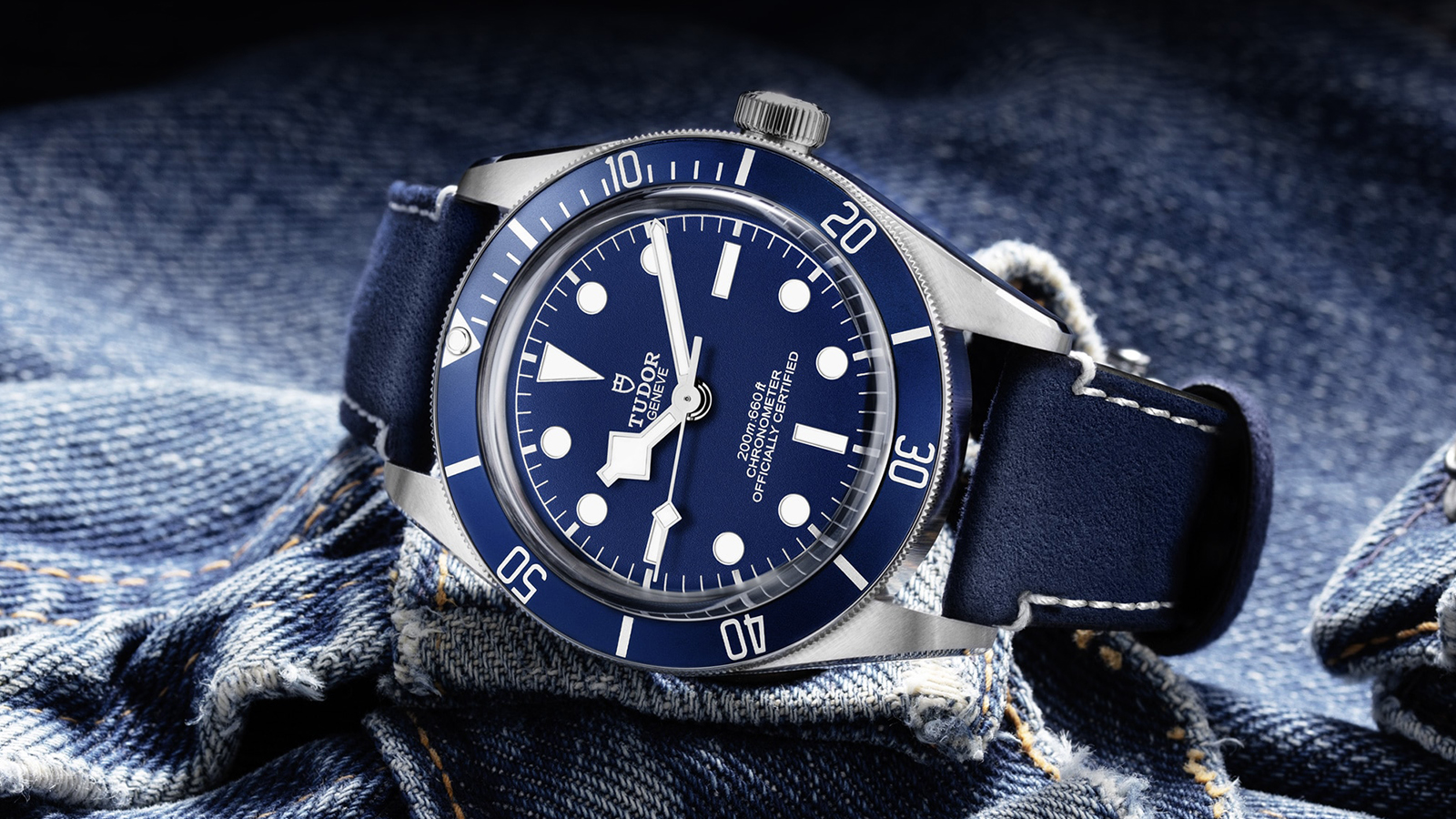 Black Bay Fifty-Eight Navy Blue | 錶徑39mm、不鏽鋼材質、時間指示、5402自動上鏈機芯、C.O.S.C.瑞士官方天文台認證、防水200米、建議售價NT$ 106,500