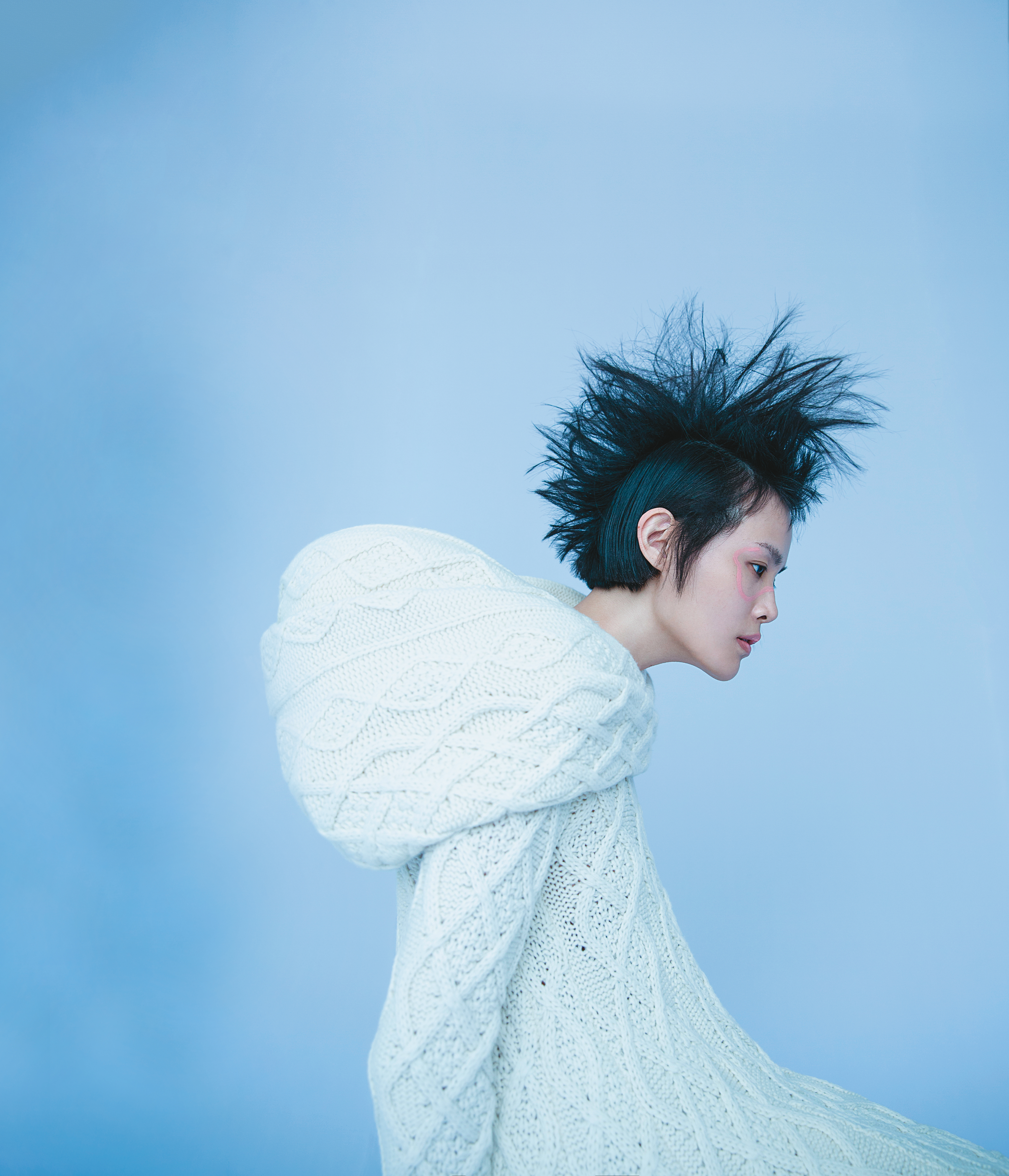 米杏色粗針織洋裝 價格店洽/米杏色粗針織圍巾 價格店洽 All by LOEWE