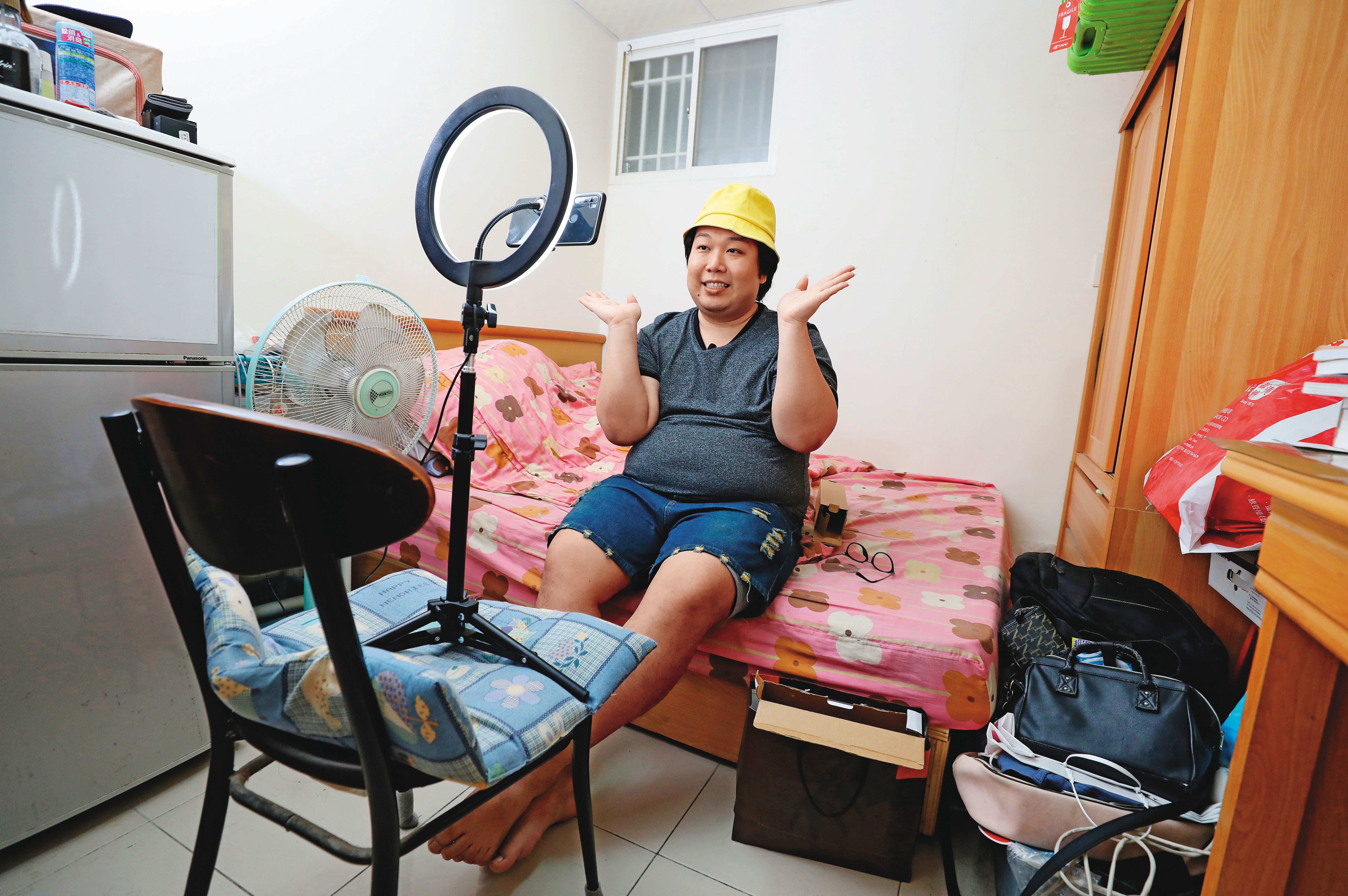 娘娘在台灣租住的套房內自拍影片，短短1個月成為人氣網紅。