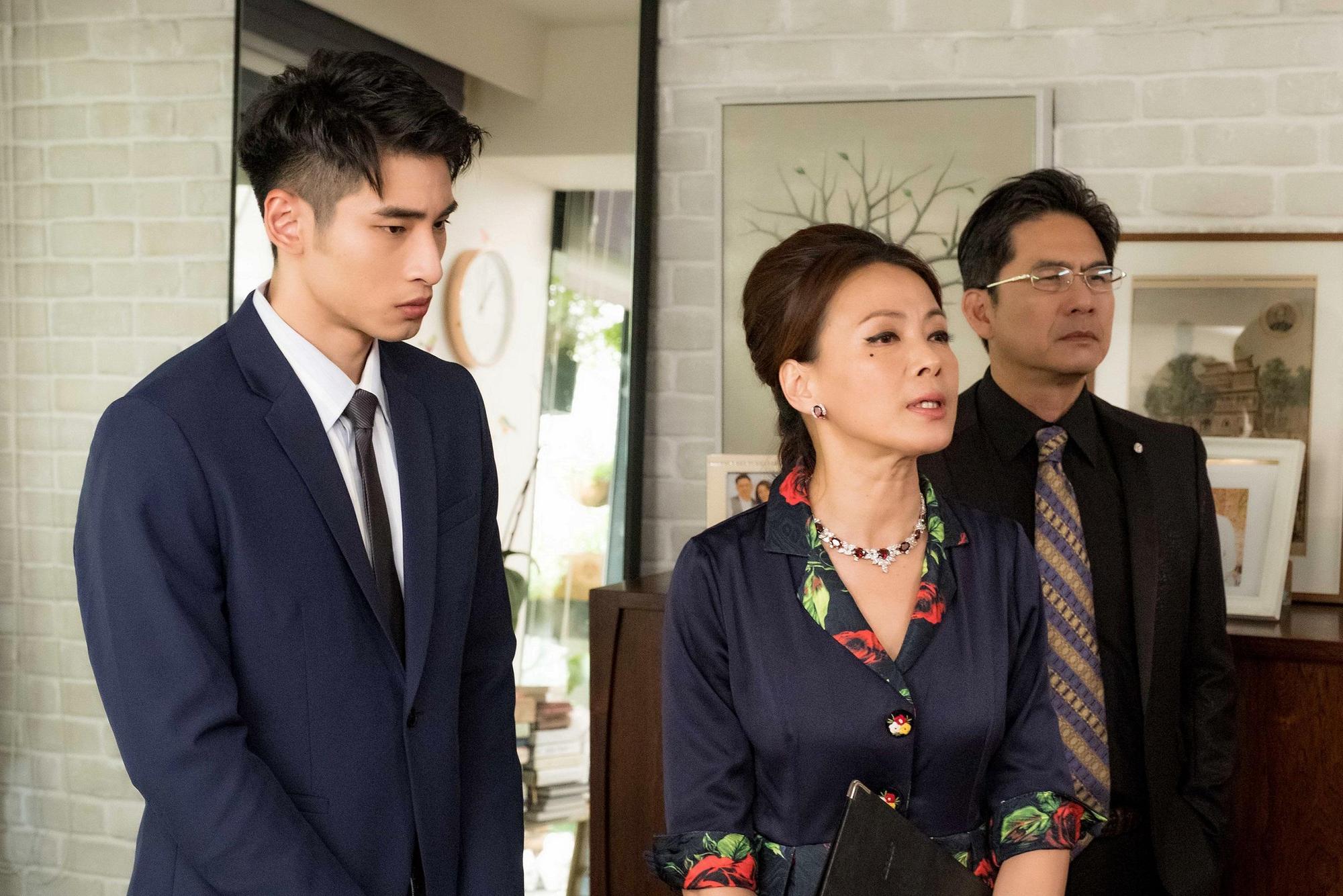 《姊妹們追吧》章廣辰(左起)、柯淑勤、洪都拉斯詮釋8點檔中謀奪家產的後代子孫。(東森提供)