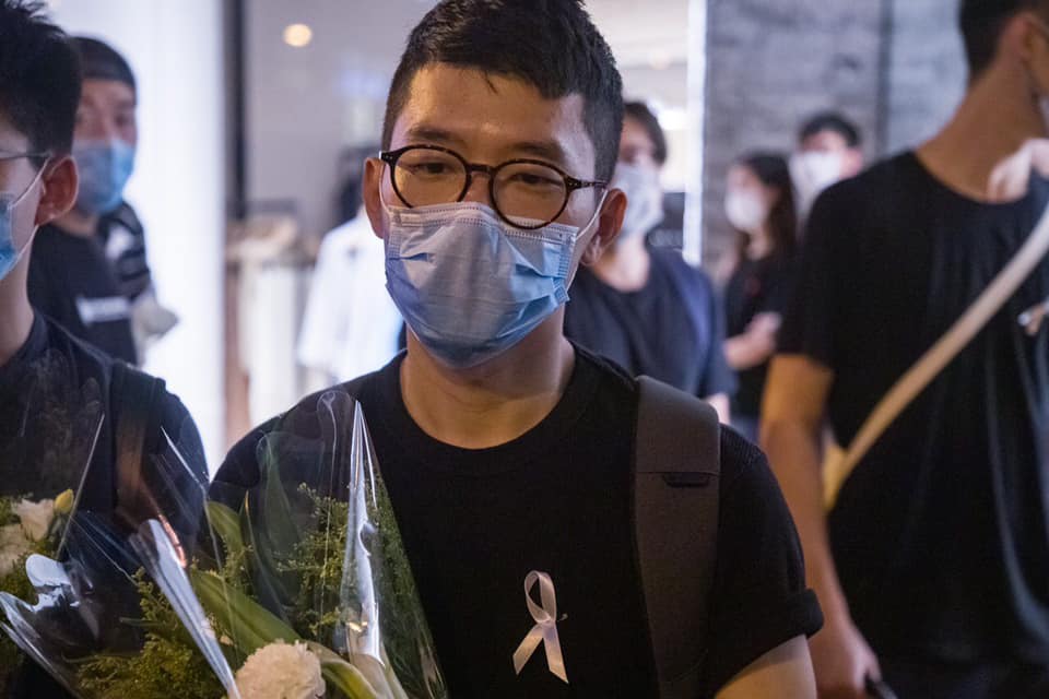 前「香港眾志」常委羅冠聰離港。（翻攝自羅冠聰臉書）