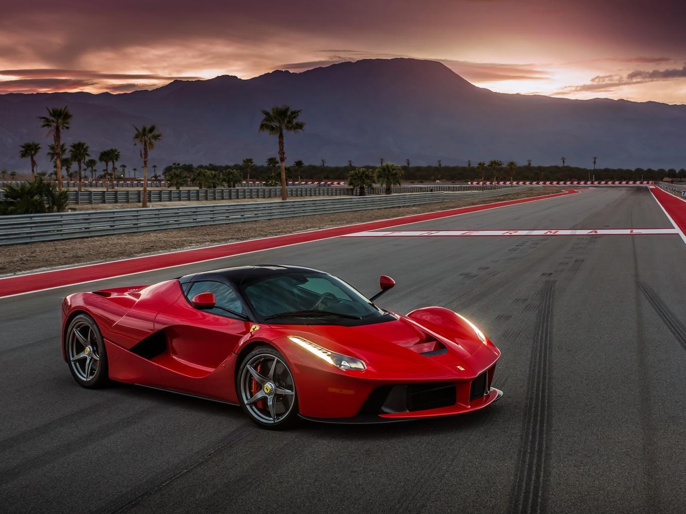  以品牌來定義跑車是最簡單的方法，因為它們只做跑車。圖為FERRARI La Ferrari。