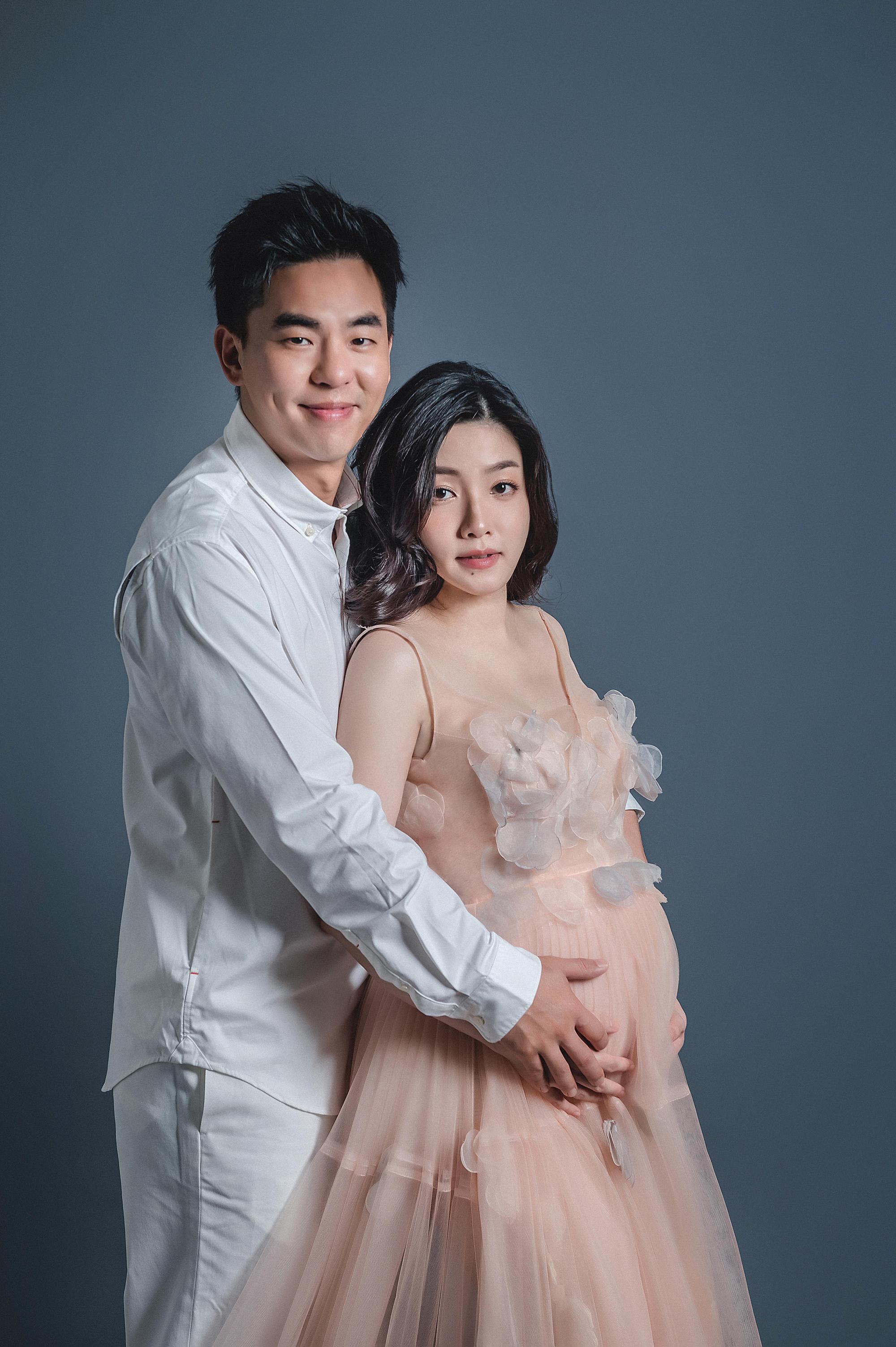 柯有倫夫妻透露,還沒有幫小孩取名,笑稱目前都叫「寶寶」或是「柯小妹」。(LinLi Boutique提供)