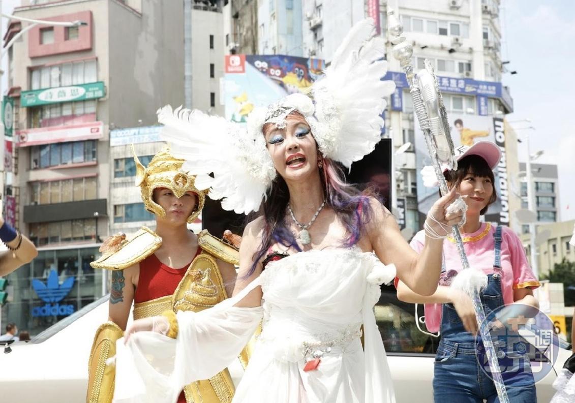 法拉利姐與吃屎哥合作新單曲〈呷賽〉。