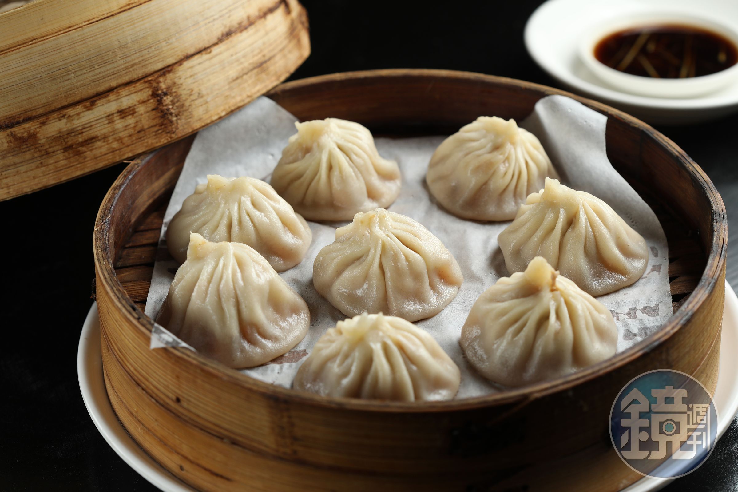 在匈牙利居然能吃到會噴汁的「鮮肉小籠包」。（2,700福林／籠、8顆，約NT$245）