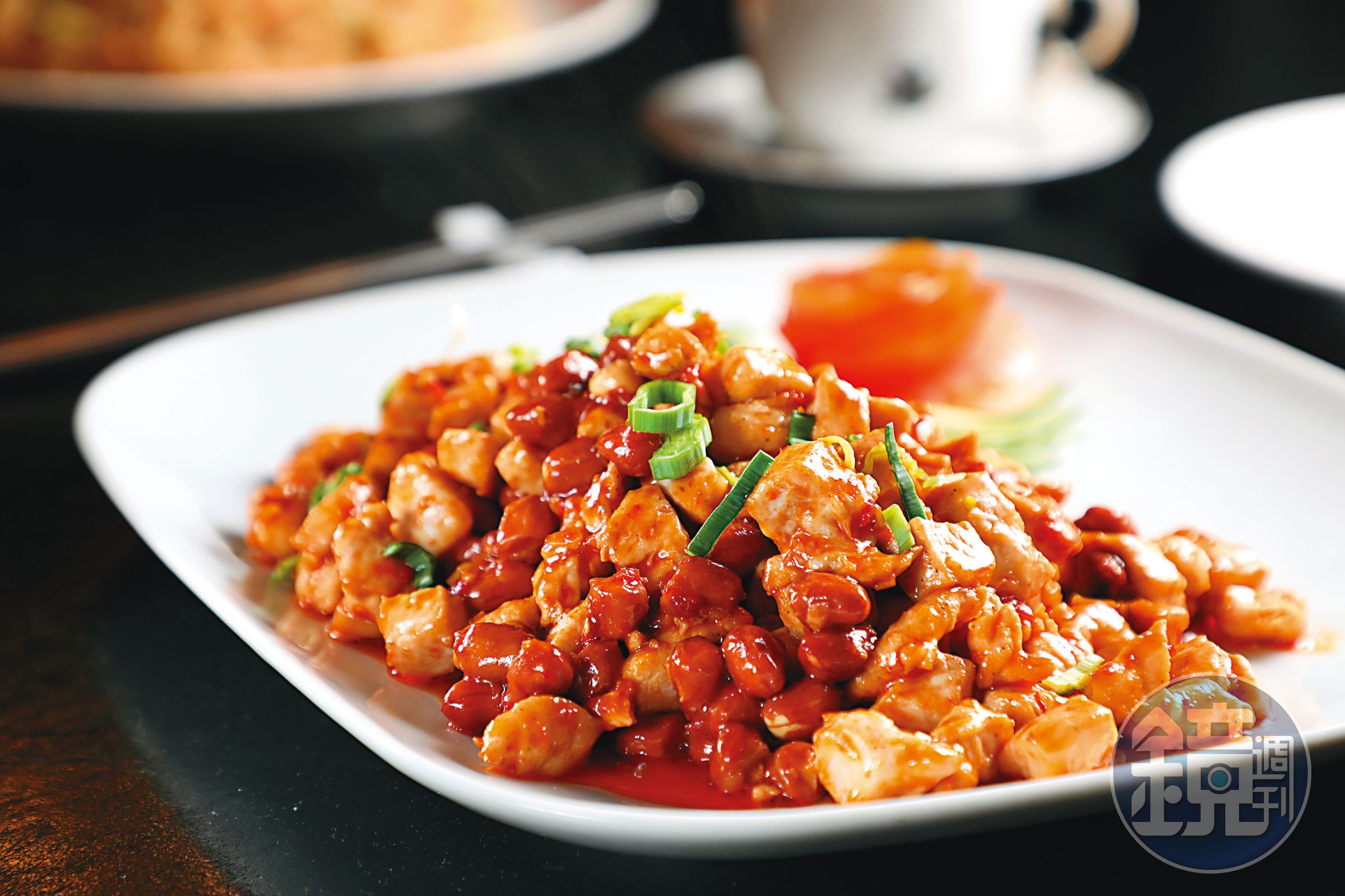 台灣口味的「宮保雞丁」，微甜不辣很下飯。（2,650福林／份，約NT$241）