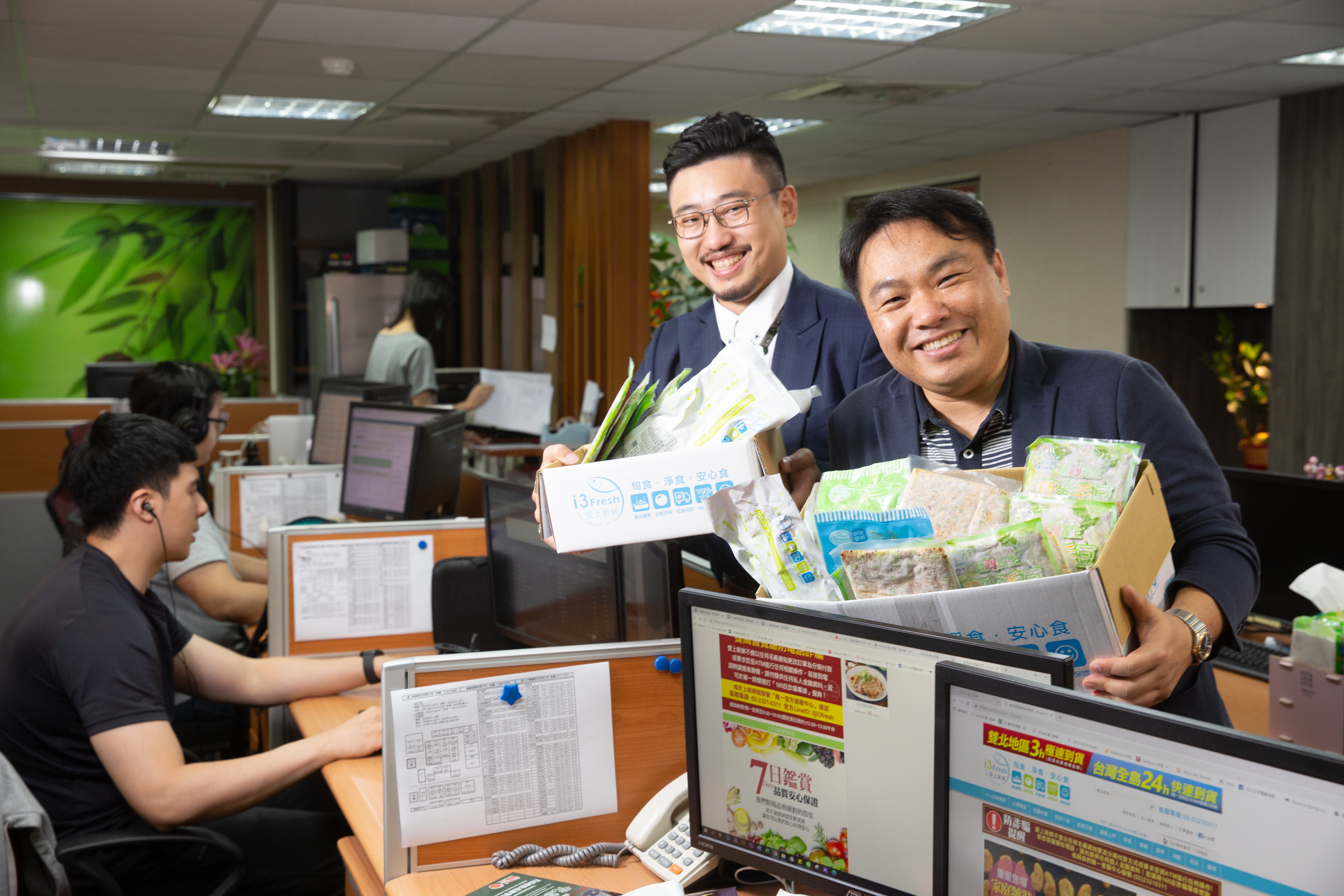 採購經驗豐富的吳榮和，加上專攻網路行銷的張佑承，創造了前所未有的品牌電商模式。