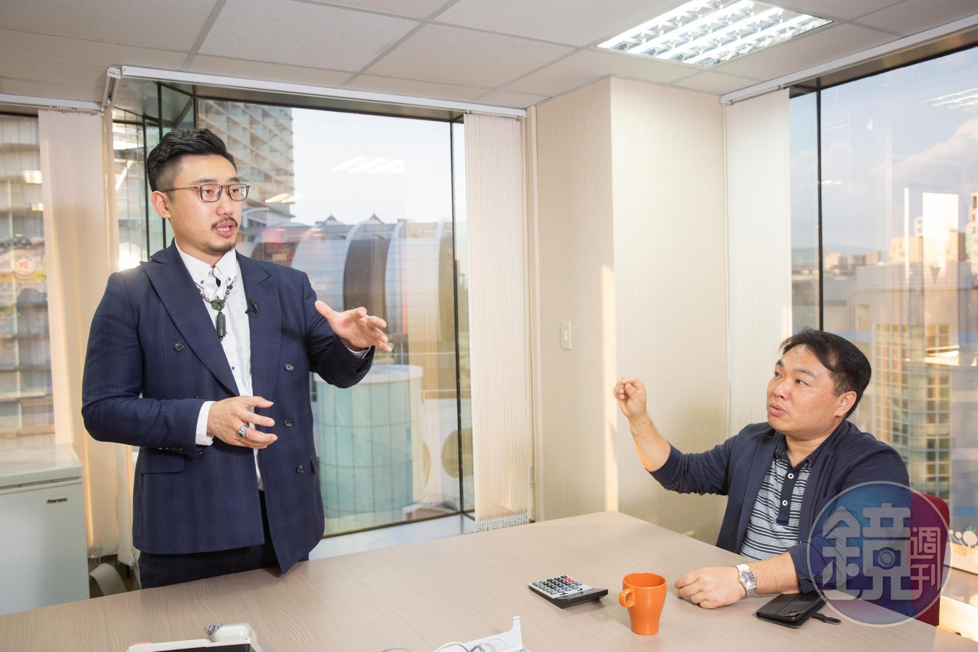 吳榮和（右）很讚賞執行長張佑承（左）的行銷策略和執行力，也邀他當愛上新鮮的共同創辦人。