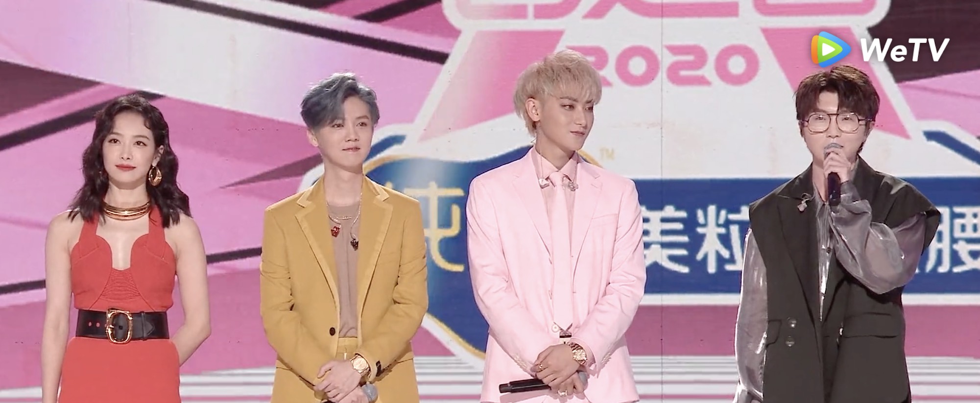 (左起)宋茜、鹿晗、黃子韜、毛不易在《創造營2020》擔任教練。(WeTV提供)