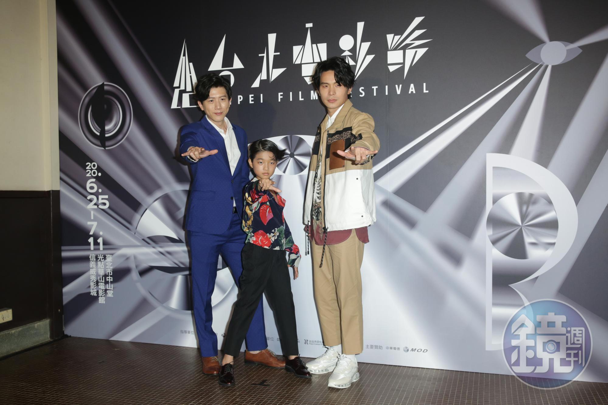 莫子儀（左起）、白潤音、姚淳耀在《親愛的房客》是一家人，拍照也配合戲裡的兒子一起擺姿勢。