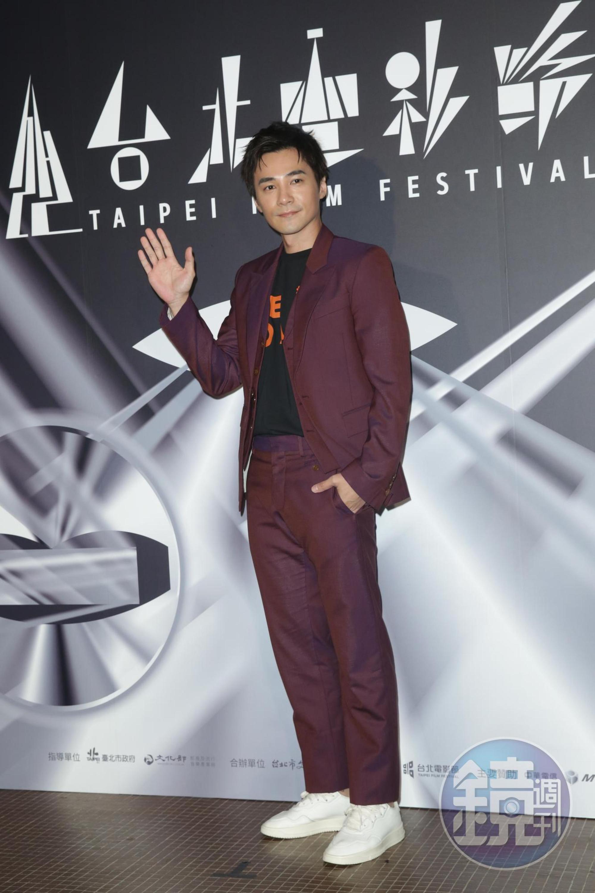 是元介飾演自私的二兒子，幾乎是全片最討厭的反派。