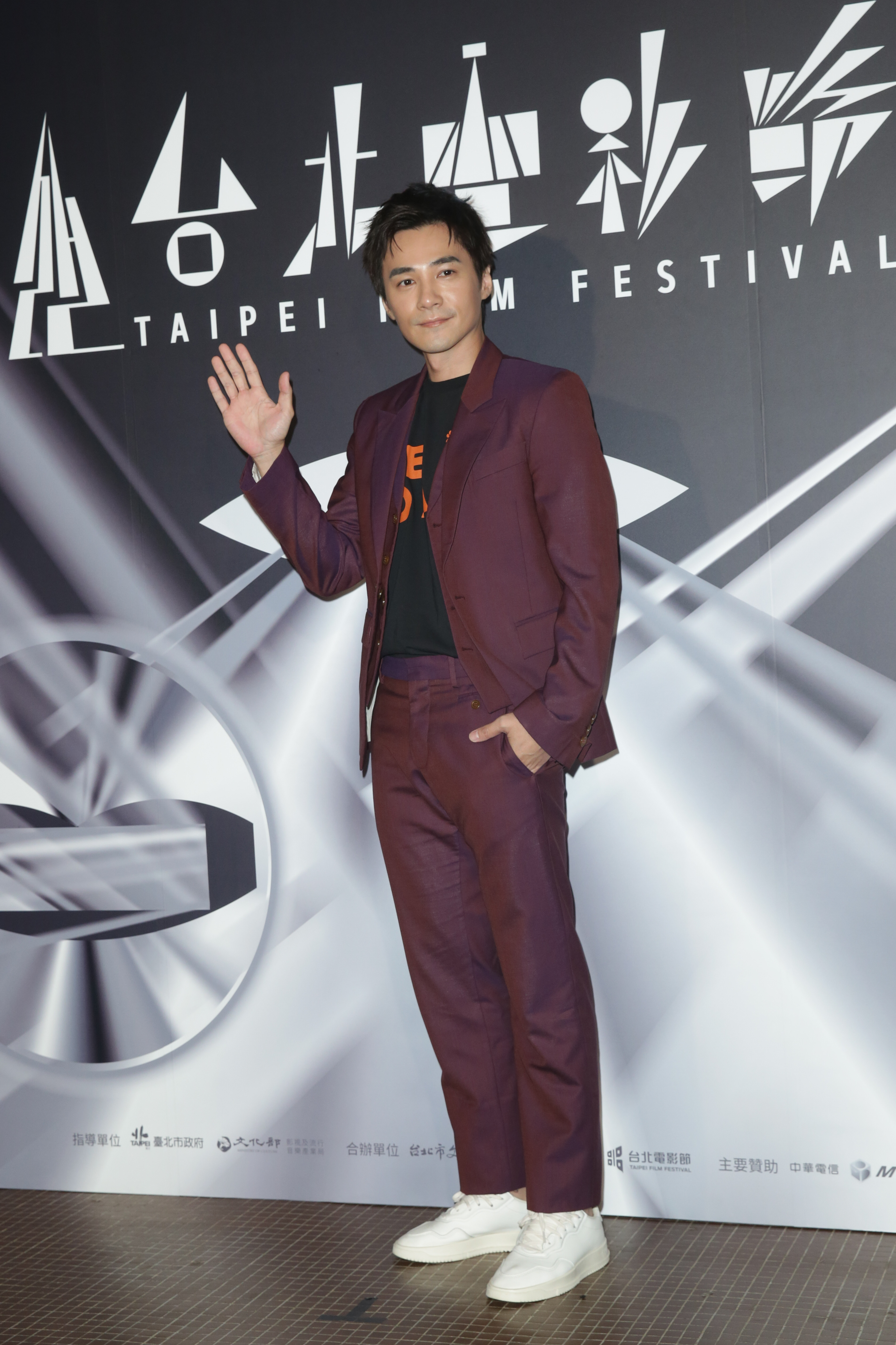 是元介飾演自私的二兒子,幾乎是全片最討厭的反派。
