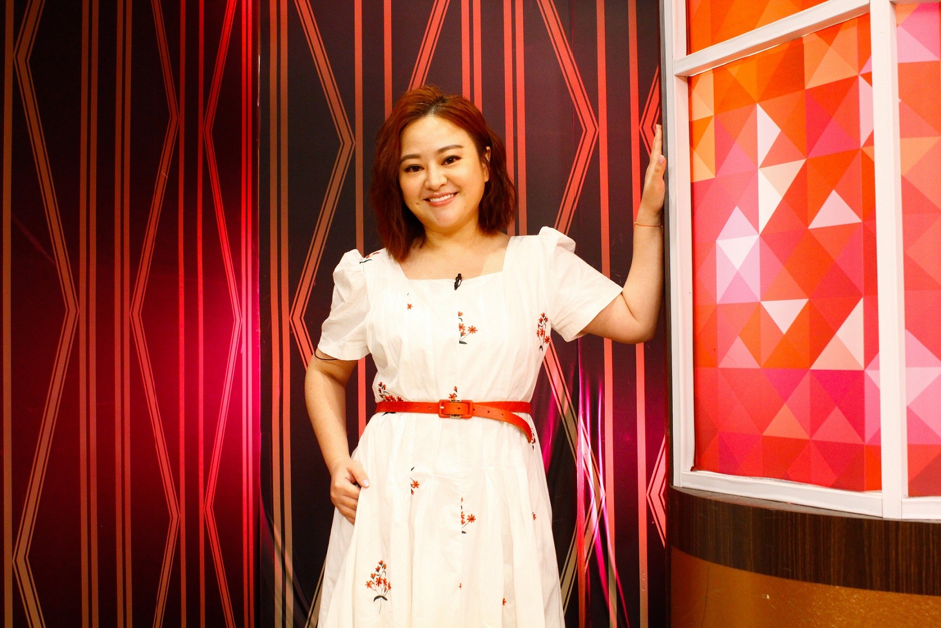 何嘉文透露曾因為口氣忘記切換，讓在爸爸公司上班的老公情緒受影響。（衛視中文台提供）