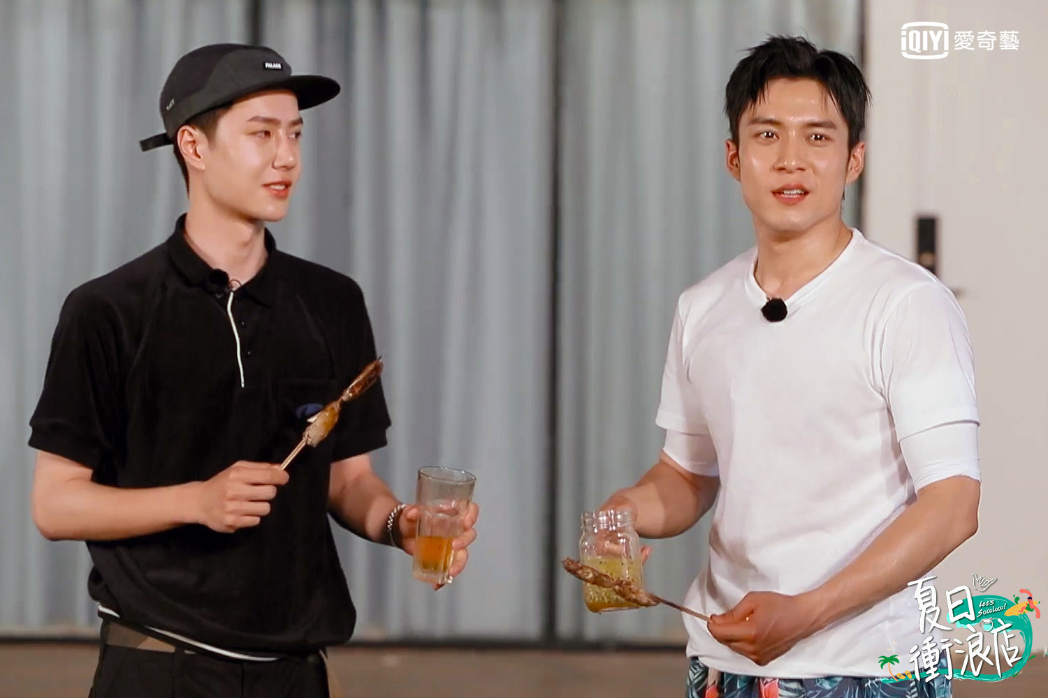 韓東君（右）與王一博相見歡。（愛奇藝台灣站提供）