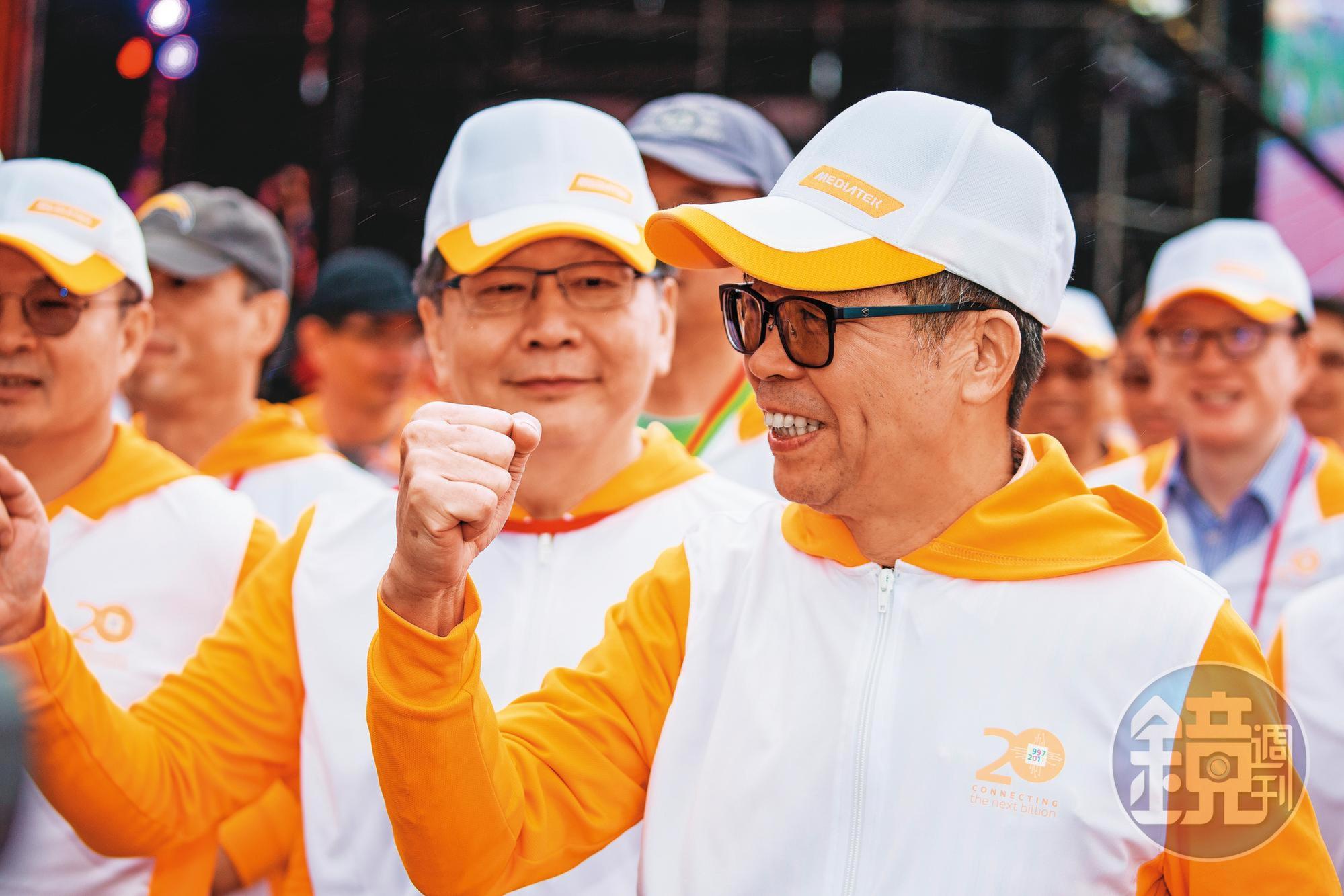 蔡明介(右)找來前台積電總執行長蔡力行(左),協助聯發科在國際化和產品多元化發展。