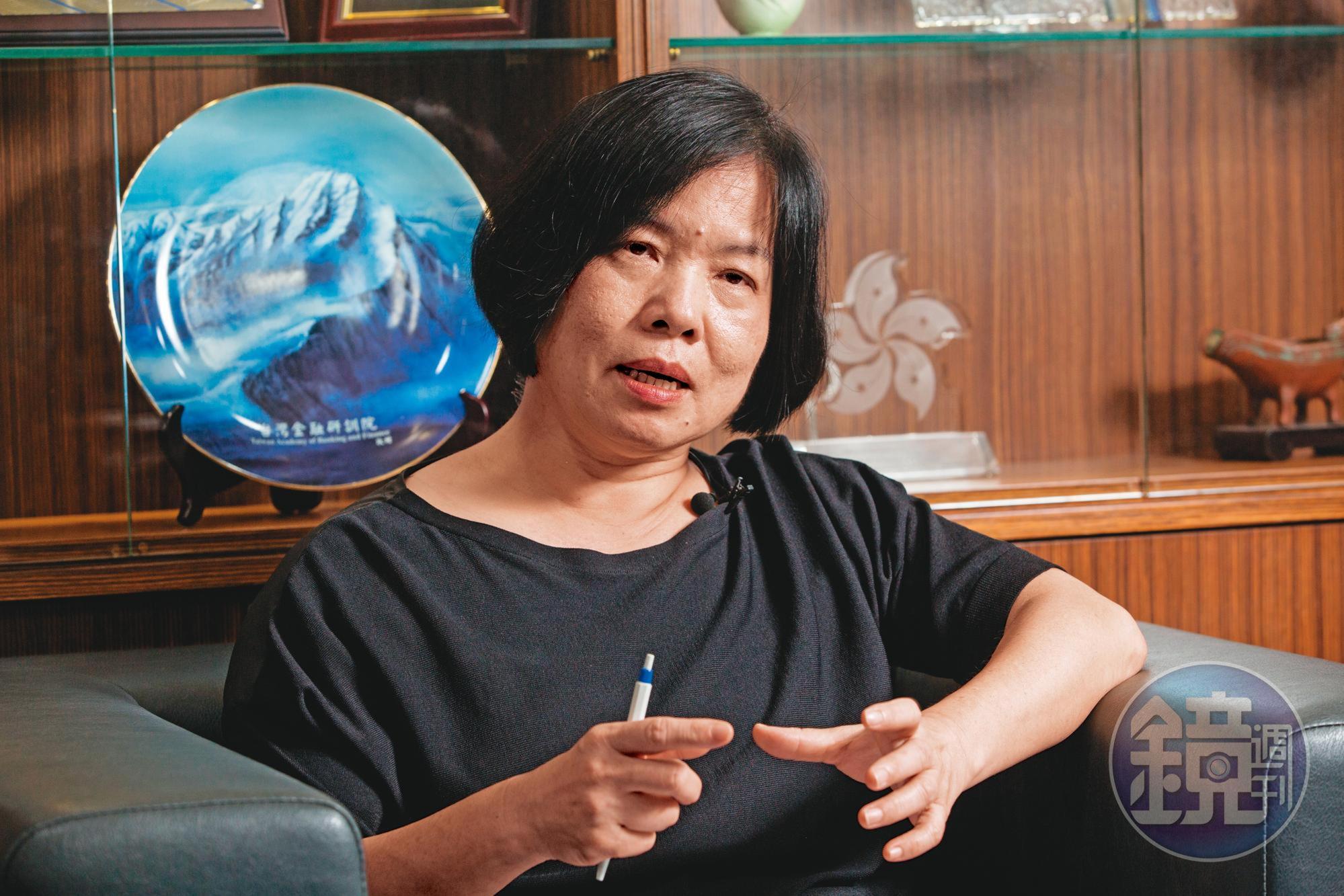 金管會保險局長施瓊華表示,正針對不同障別研擬個別核保評估項目。