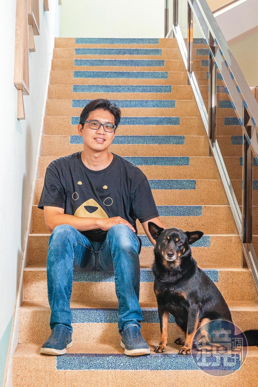 賴家弘因為收養了愛犬小乖，因而產生經營寵物餐廳的想法。