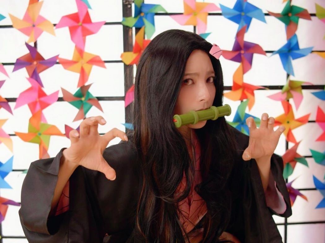 波多野結衣偕同AV閨密cosplay《鬼滅之刃》，其中上原亞衣扮演的「禰豆子」被網友大讚超可愛。（翻攝上原亞衣ig）