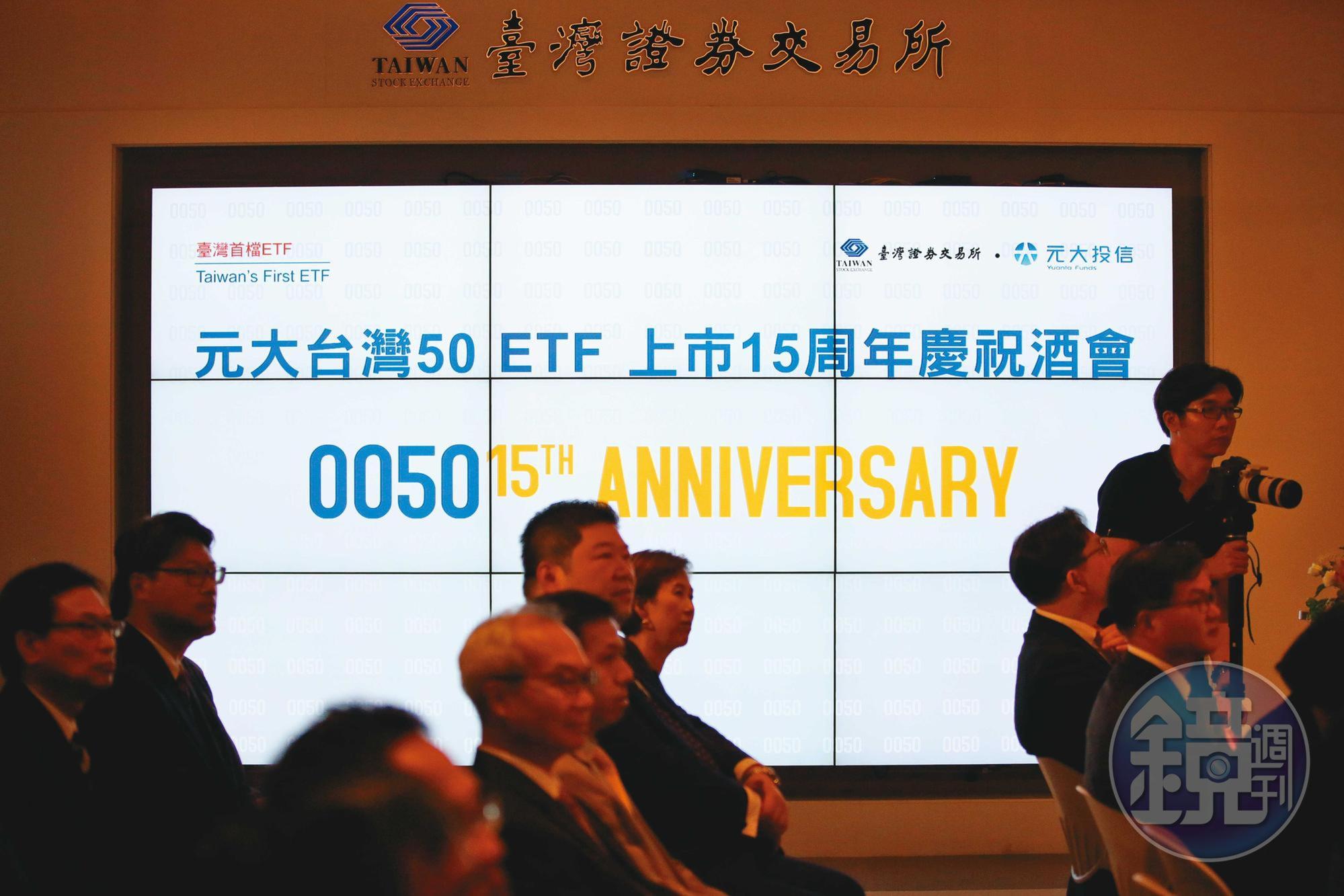 0050與006208都是追蹤台灣50指數的ETF，0050股價雖較高，但與006208漲跌幅一致。