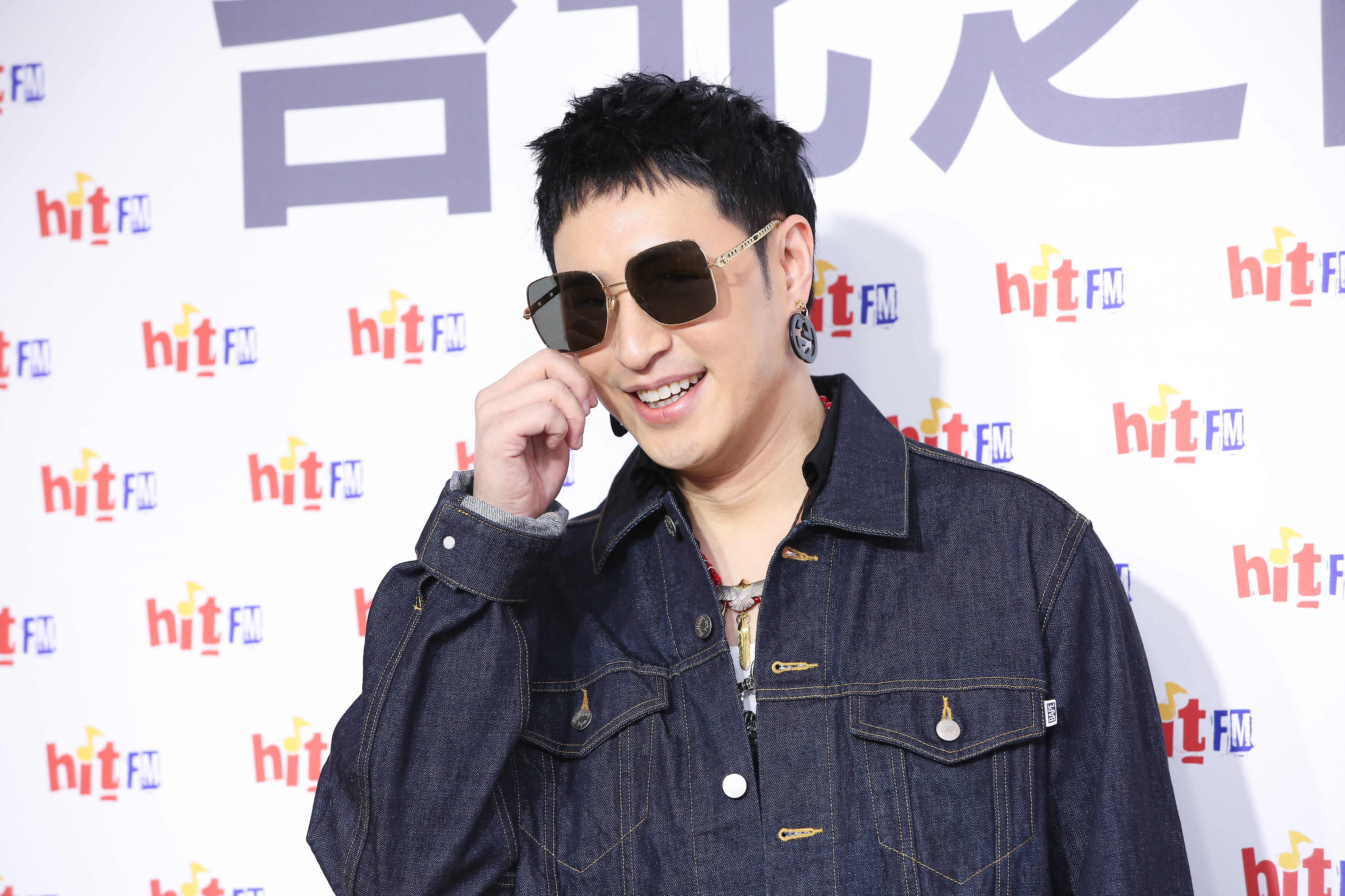 潘瑋柏為新專輯《Mr. R&Beats節奏先生》上電台造勢。