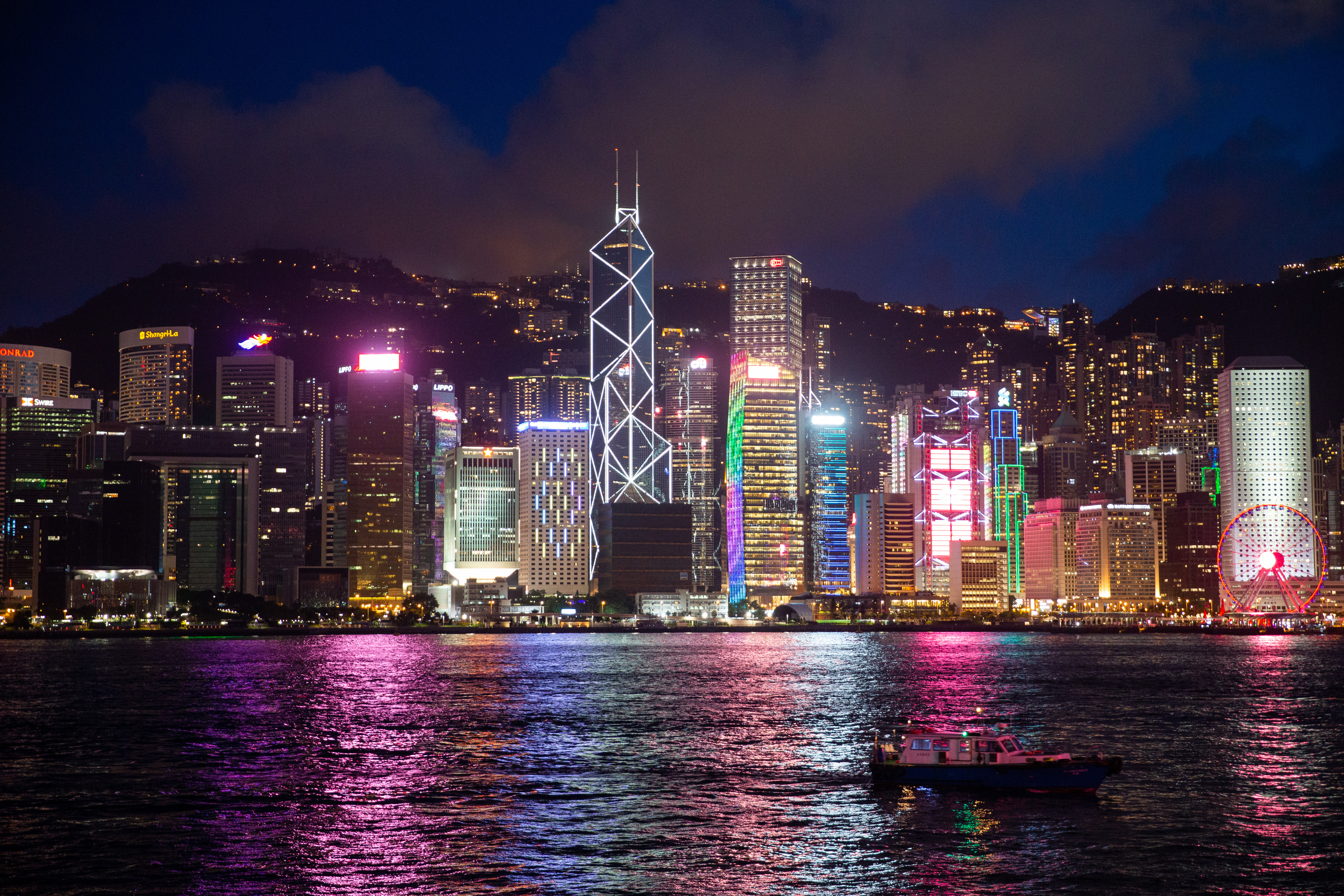 香港政府昨深夜公布了《實施細則》於今生效，內容竟要求台灣「政治性組織」配合。