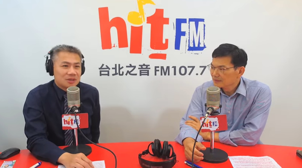 高雄市長補選民眾黨參選人吳益政上午接受廣播專訪，批評至今無法理解三倍券。（翻攝自hitfm YouTube頻道）