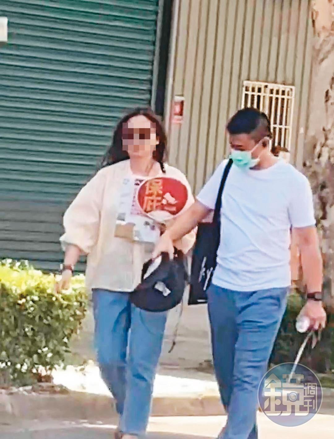 朱康震(右)與正牌女友(左)的互動,就像老夫老妻。(讀者提供)